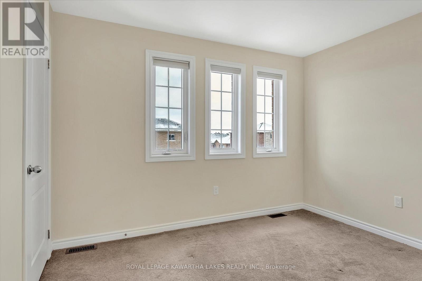50 Claxton Crescent, Kawartha Lakes, Ontario  K9V 4R1 - Photo 33 - X12071243