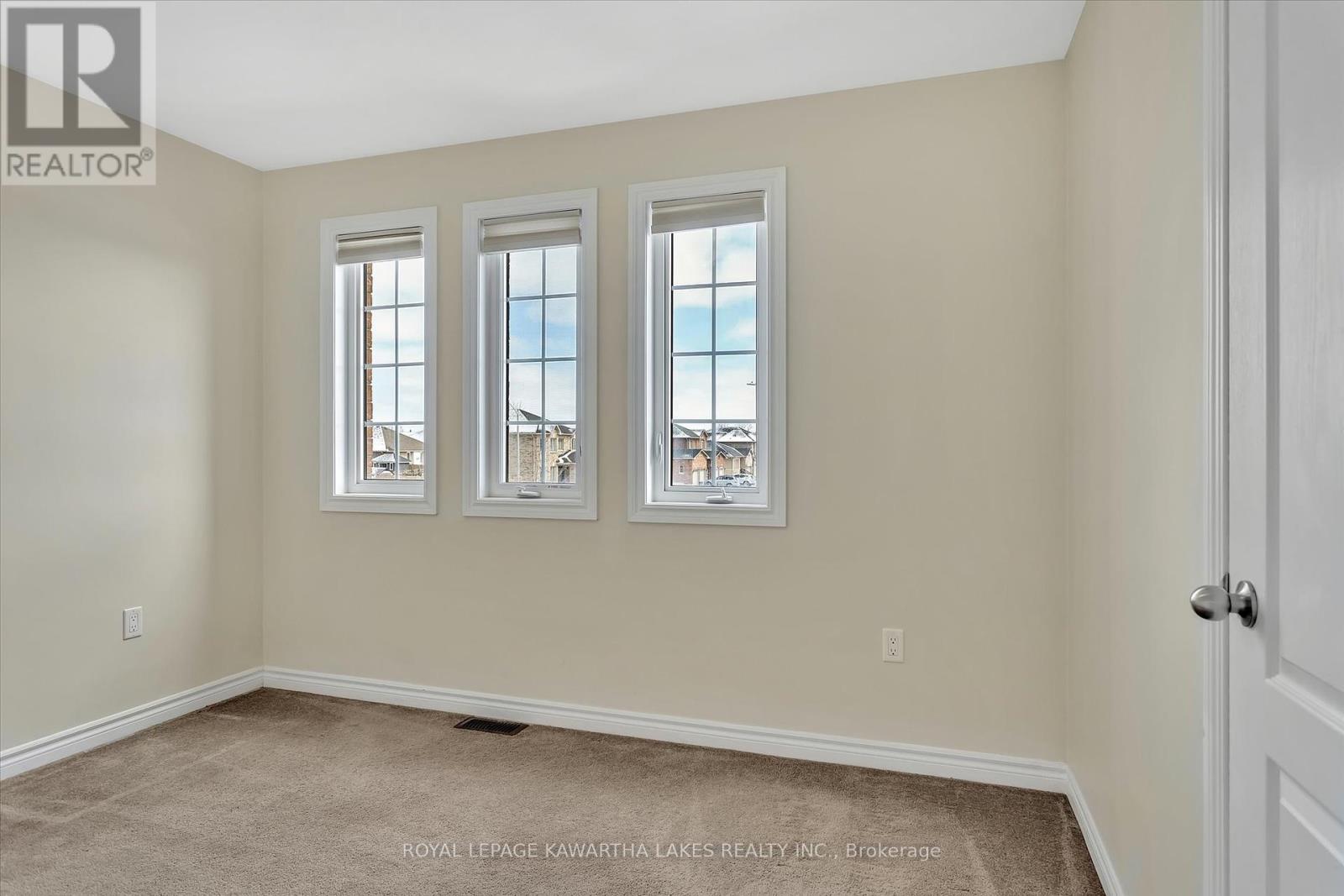 50 Claxton Crescent, Kawartha Lakes, Ontario  K9V 4R1 - Photo 35 - X12071243