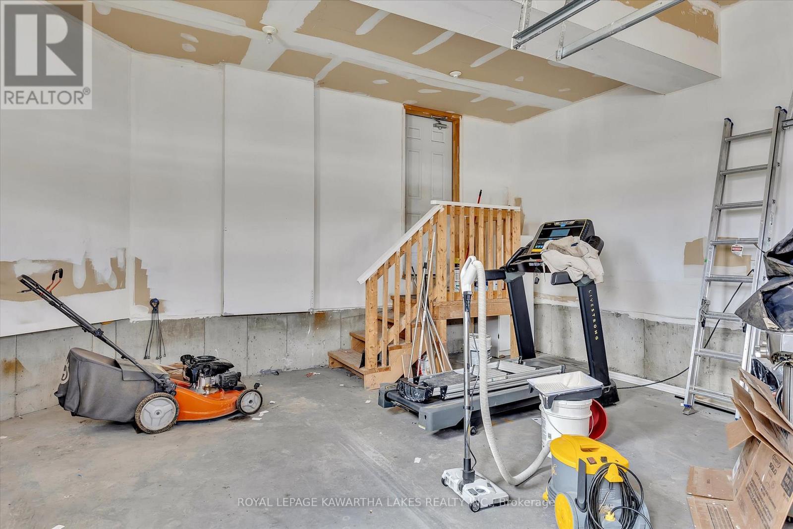 50 Claxton Crescent, Kawartha Lakes, Ontario  K9V 4R1 - Photo 41 - X12071243