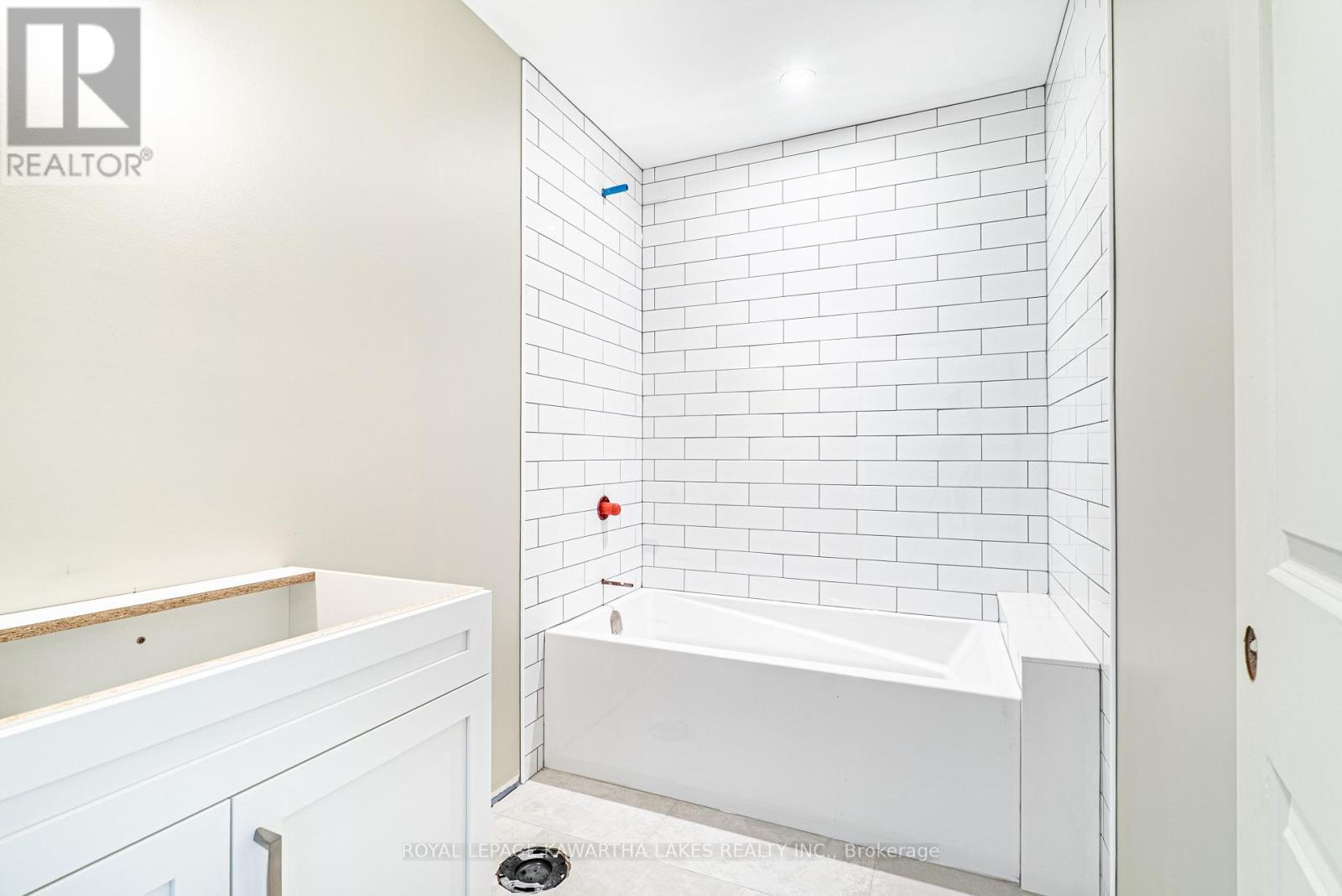 6 Patrick Street, Kawartha Lakes, Ontario  K0M 2B0 - Photo 18 - X12072455