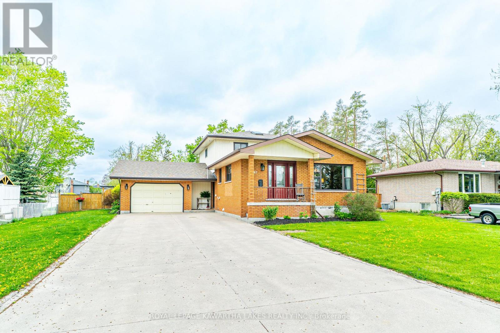 197 Angeline Street N, Kawartha Lakes, Ontario  K9V 4Y5 - Photo 3 - X12151407