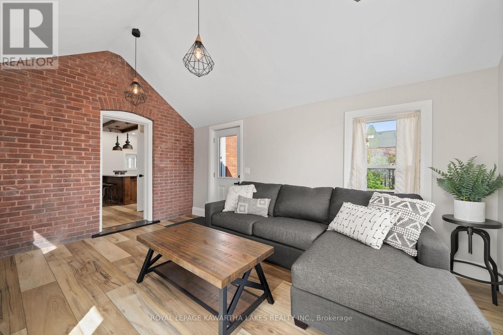 45 Oak Street, Kawartha Lakes, Ontario  K0M 1N0 - Photo 17 - X12166782
