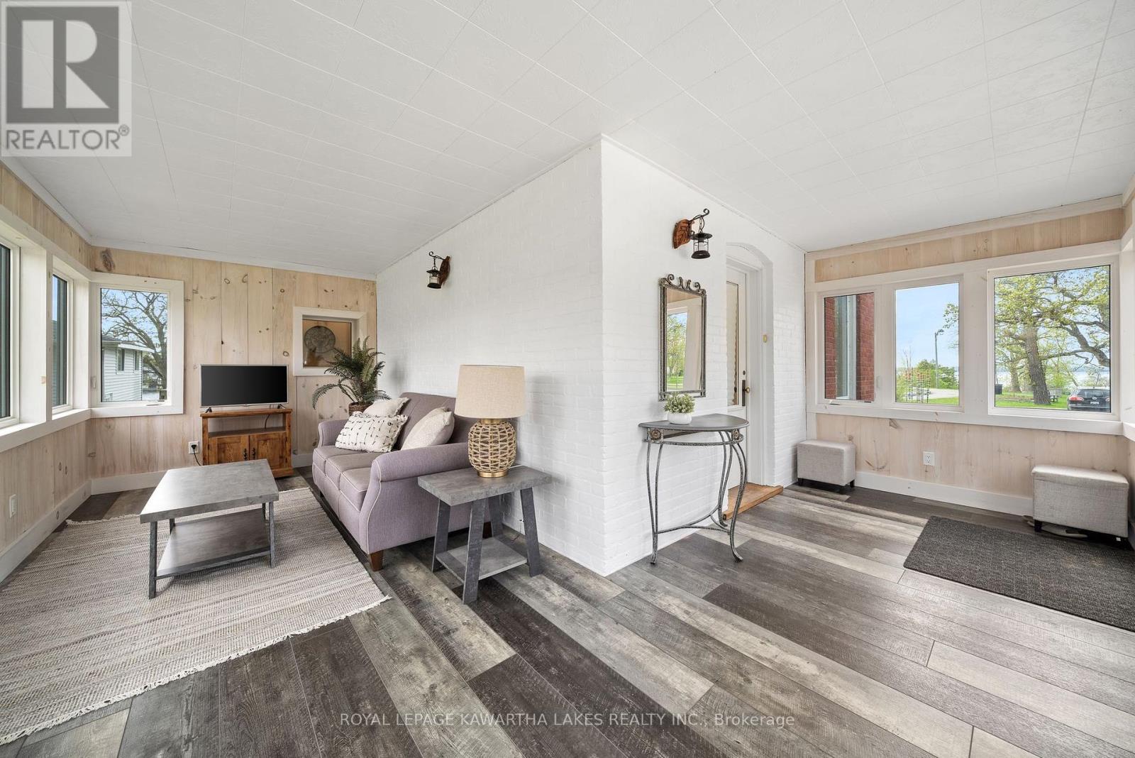 45 Oak Street, Kawartha Lakes, Ontario  K0M 1N0 - Photo 3 - X12166782