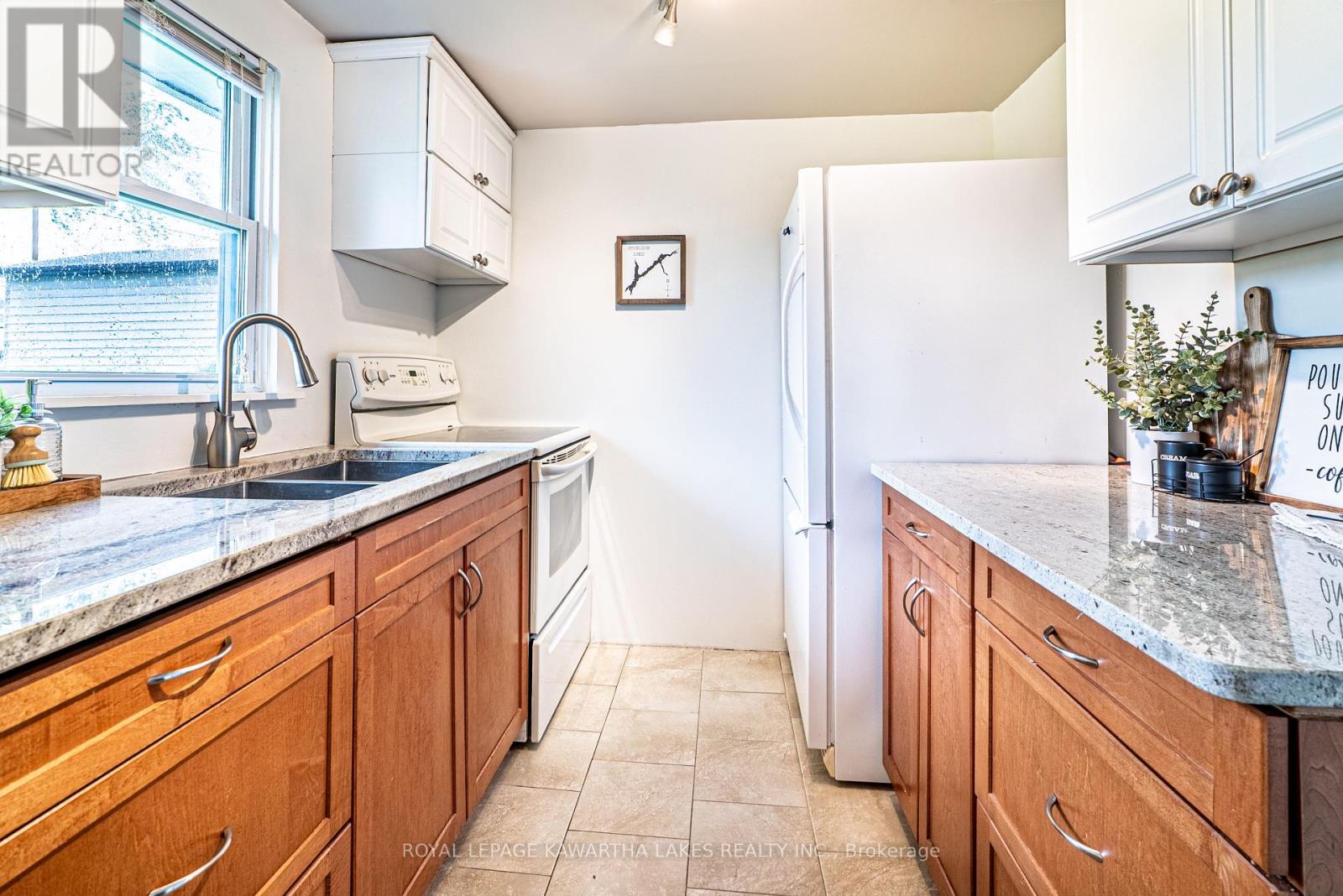 215 Snug Harbour Road, Kawartha Lakes, Ontario  K9V 4R6 - Photo 14 - X12168778