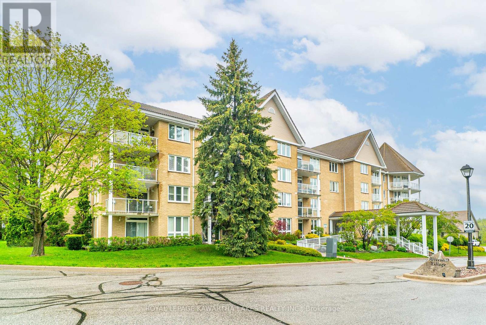 203 - 51 Rivermill Boulevard, Kawartha Lakes, Ontario  K9V 6E8 - Photo 6 - X12169130