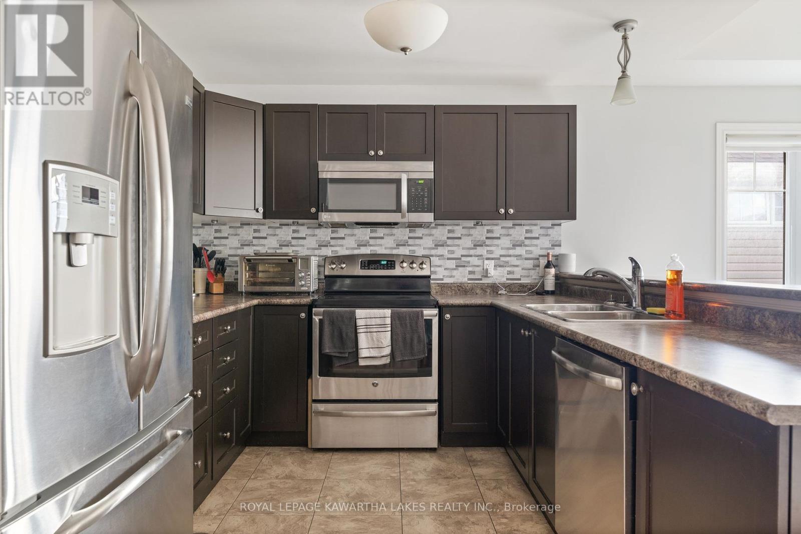 20 Lisbeth Crescent, Kawartha Lakes, Ontario  K9V 0C9 - Photo 11 - X12238923