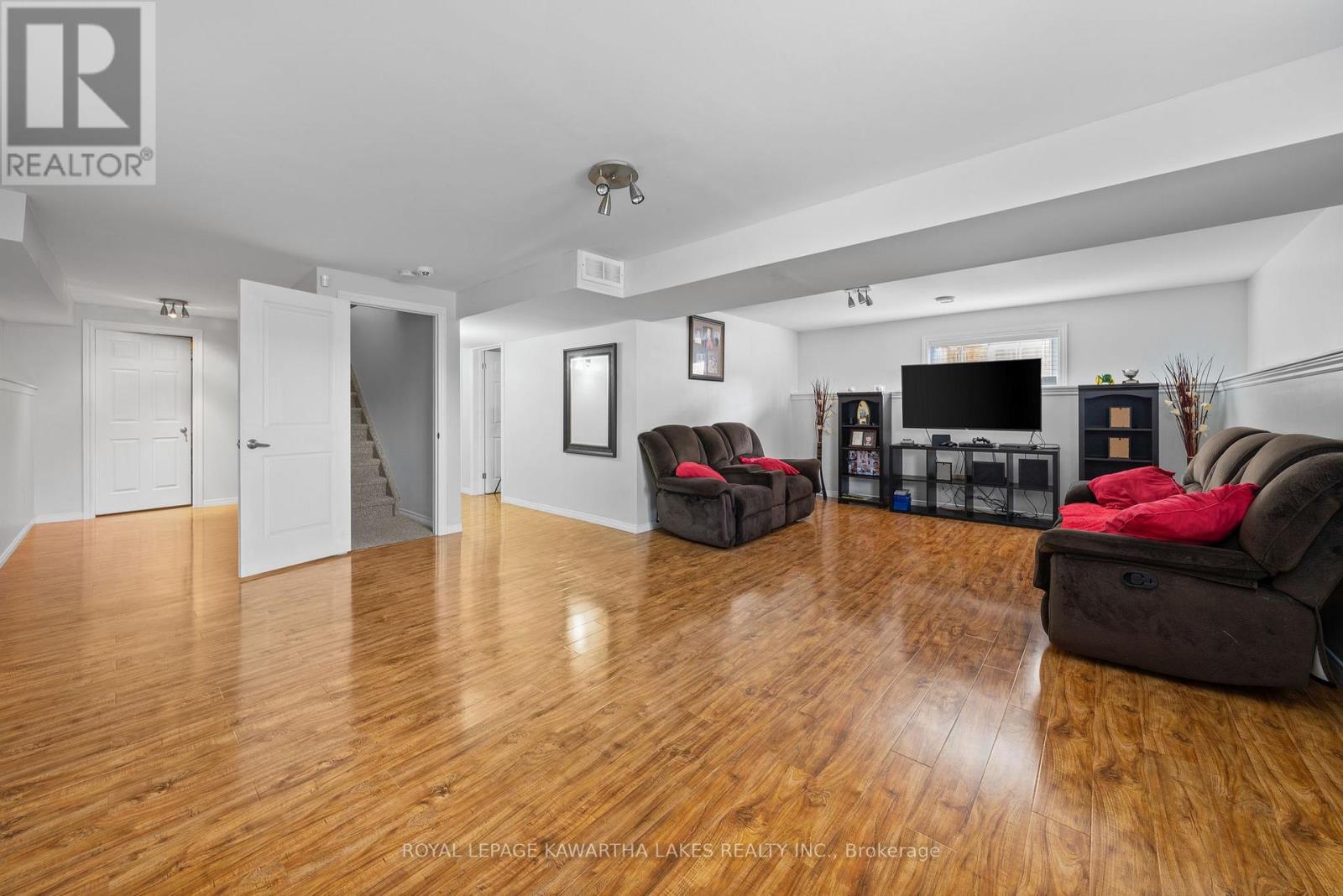 20 Lisbeth Crescent, Kawartha Lakes, Ontario  K9V 0C9 - Photo 19 - X12238923