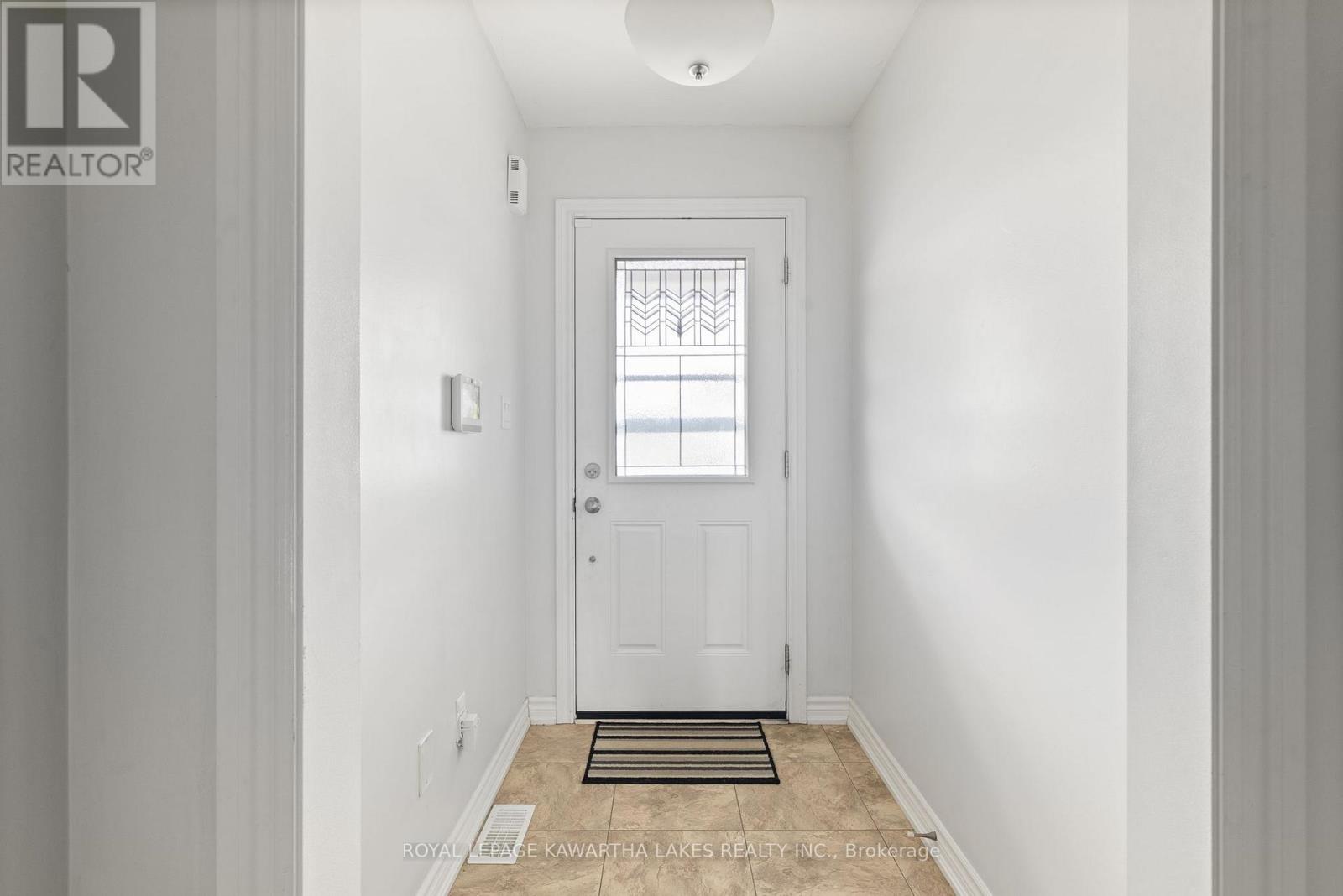 20 Lisbeth Crescent, Kawartha Lakes, Ontario  K9V 0C9 - Photo 5 - X12238923
