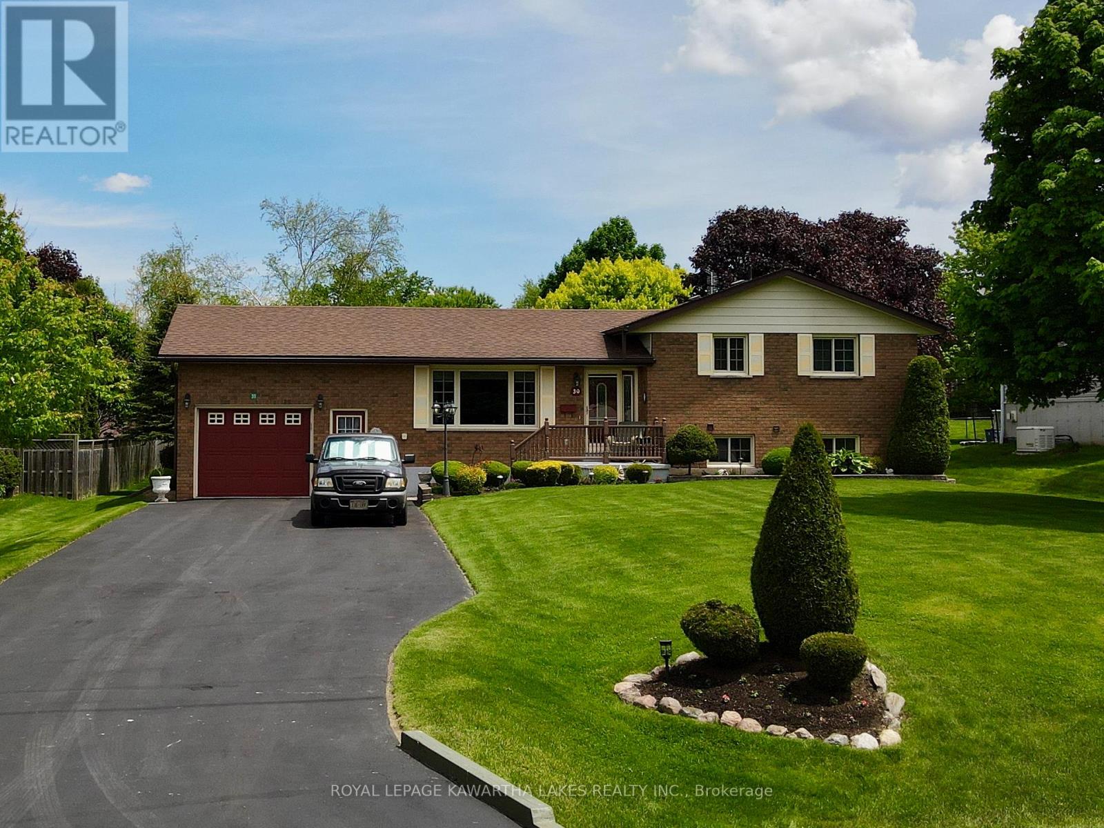 30 Grant Drive, Kawartha Lakes, Ontario  K0M 2M0 - Photo 2 - X12240707