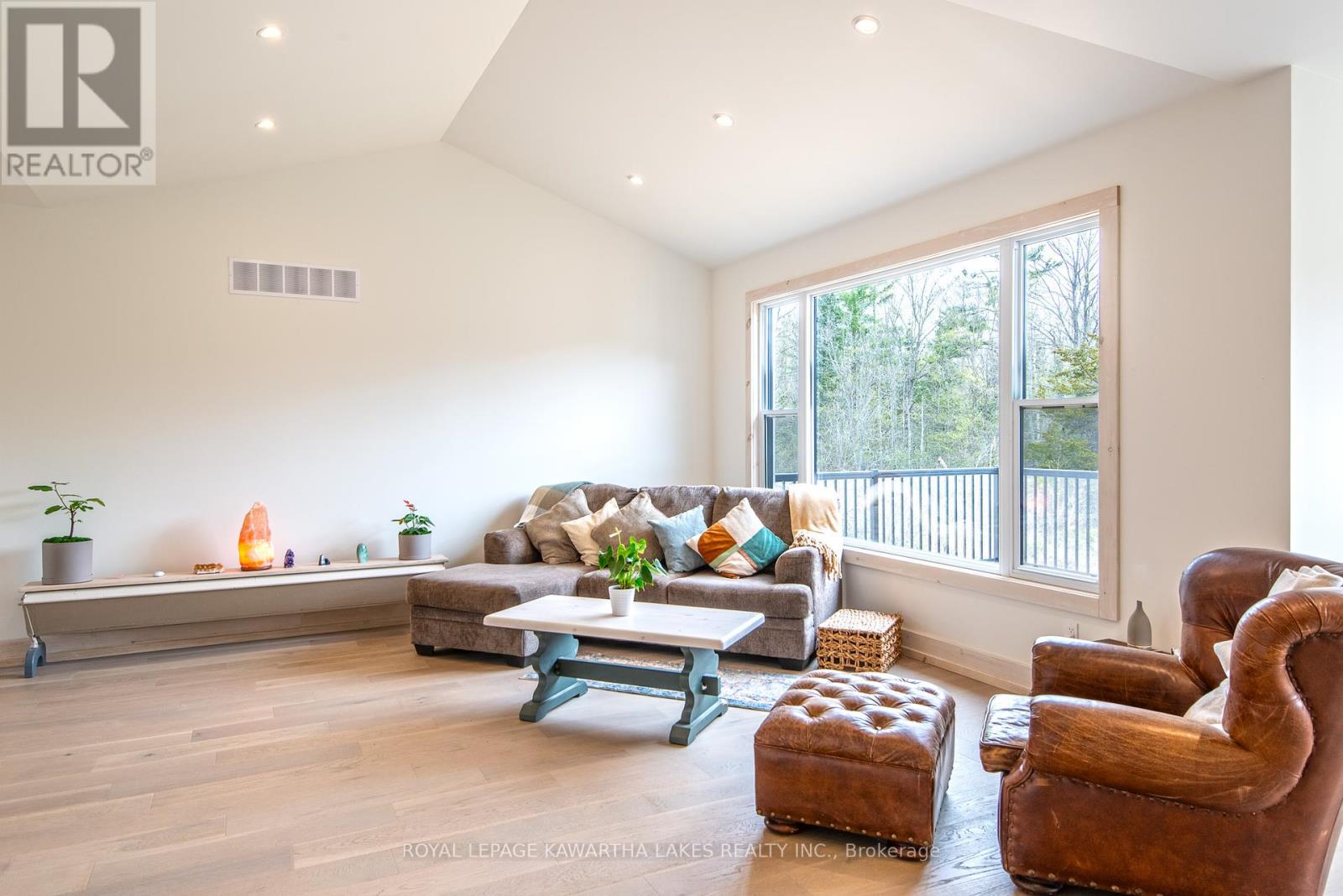 104 Moon Line Road N, Kawartha Lakes, Ontario  K0M 1A0 - Photo 14 - X12282266