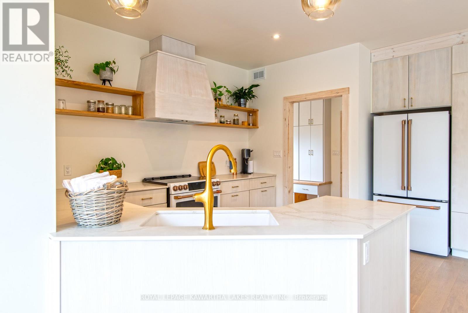 104 Moon Line Road N, Kawartha Lakes, Ontario  K0M 1A0 - Photo 6 - X12282266