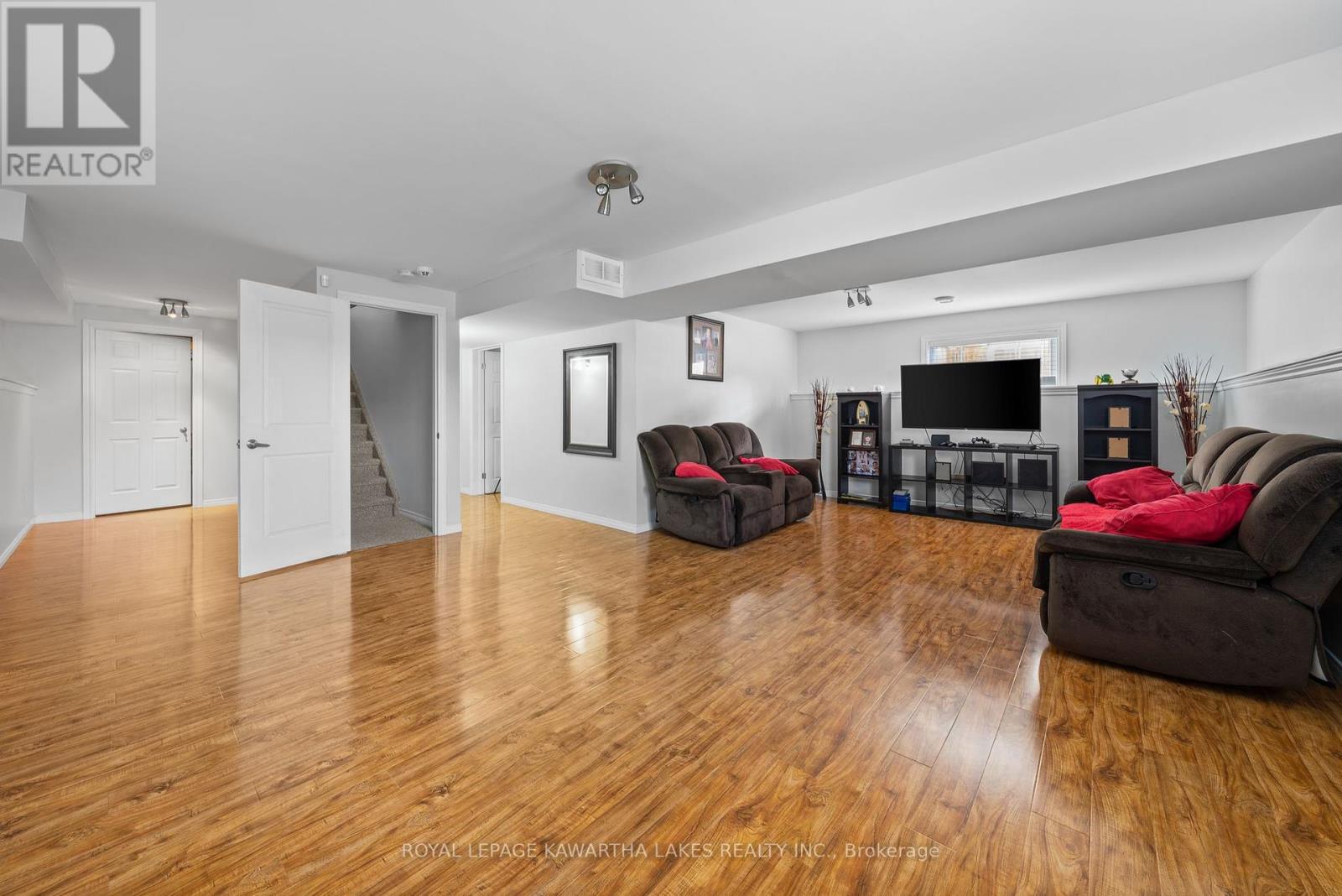 20 Lisbeth Crescent, Kawartha Lakes, Ontario  K9V 0C9 - Photo 22 - X12297290