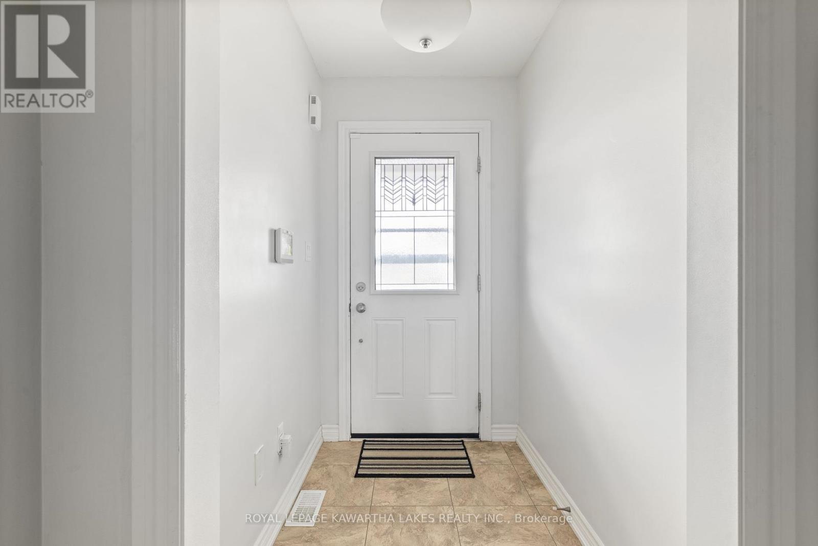 20 Lisbeth Crescent, Kawartha Lakes, Ontario  K9V 0C9 - Photo 6 - X12297290
