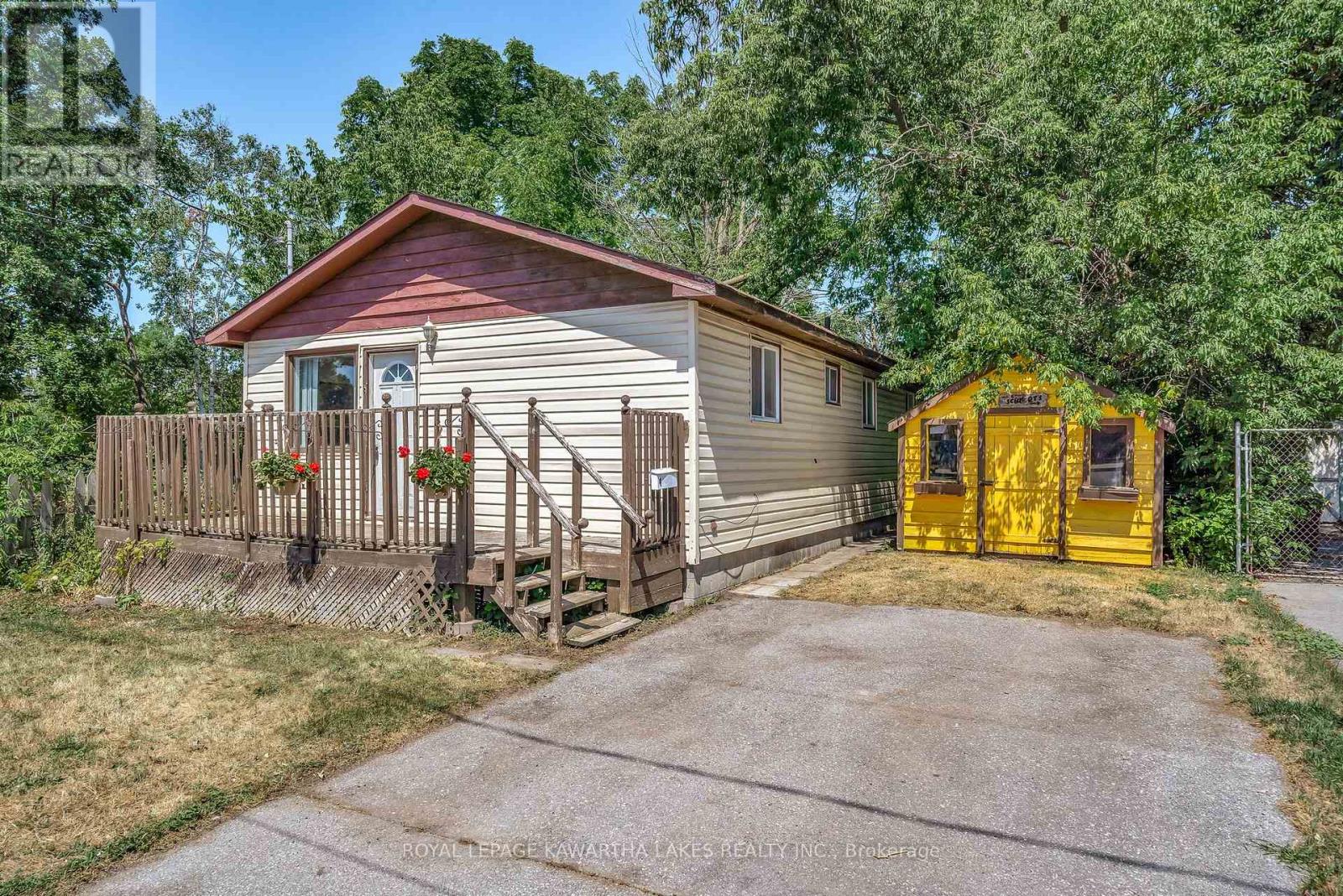 4 Bond Street E, Kawartha Lakes, Ontario  K9V 3P3 - Photo 1 - X12311415