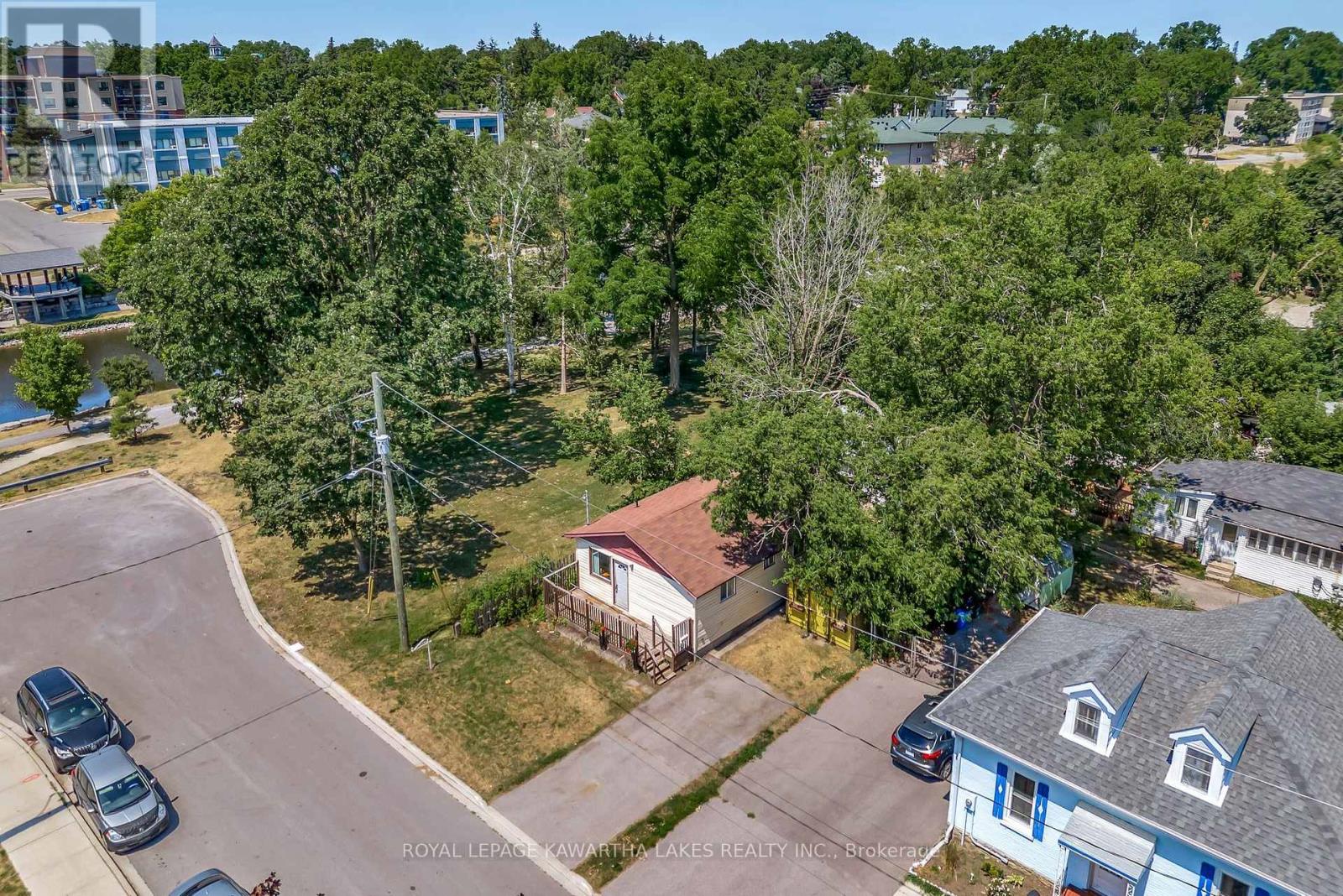 4 Bond Street E, Kawartha Lakes, Ontario  K9V 3P3 - Photo 11 - X12311415