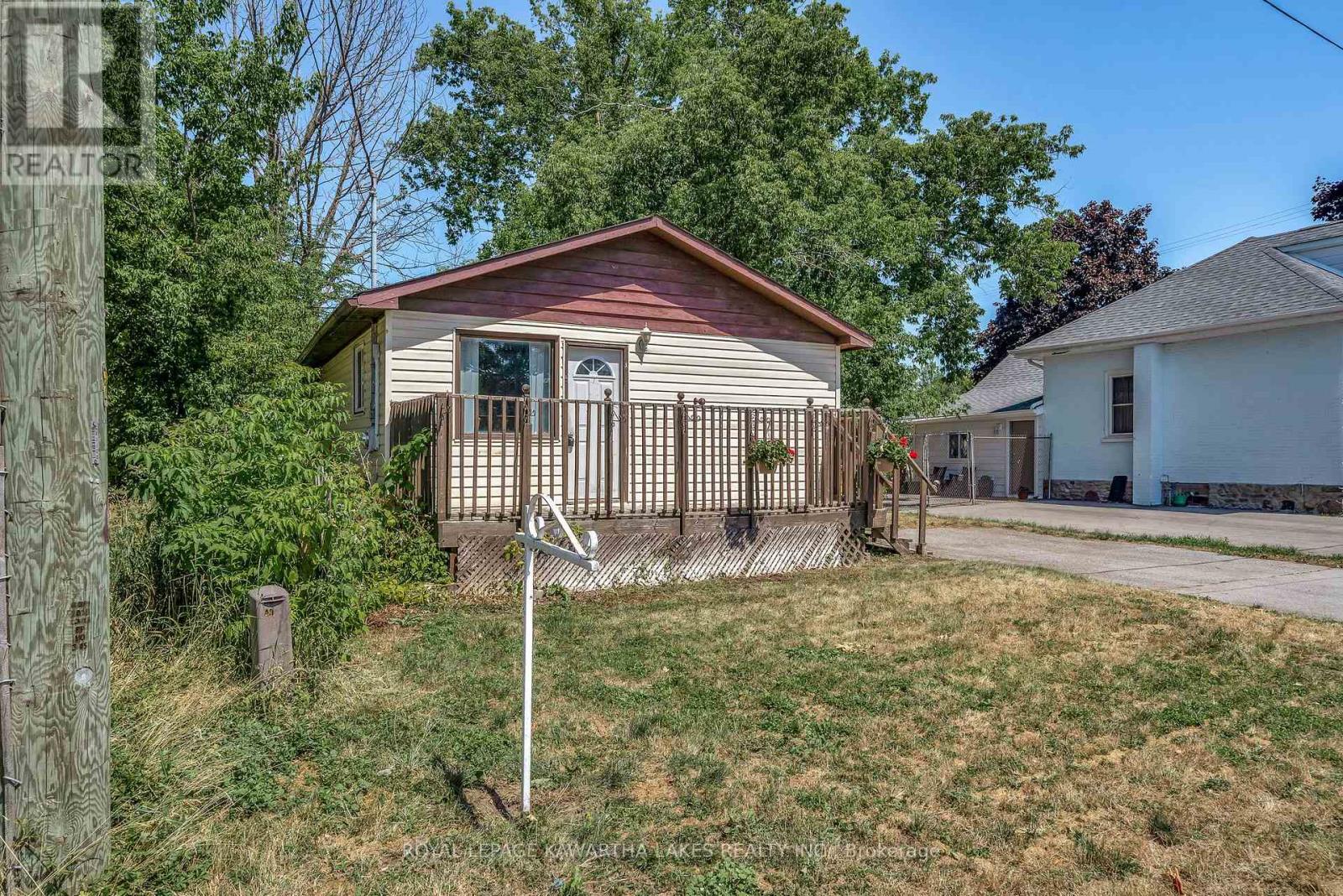 4 Bond Street E, Kawartha Lakes, Ontario  K9V 3P3 - Photo 15 - X12311415