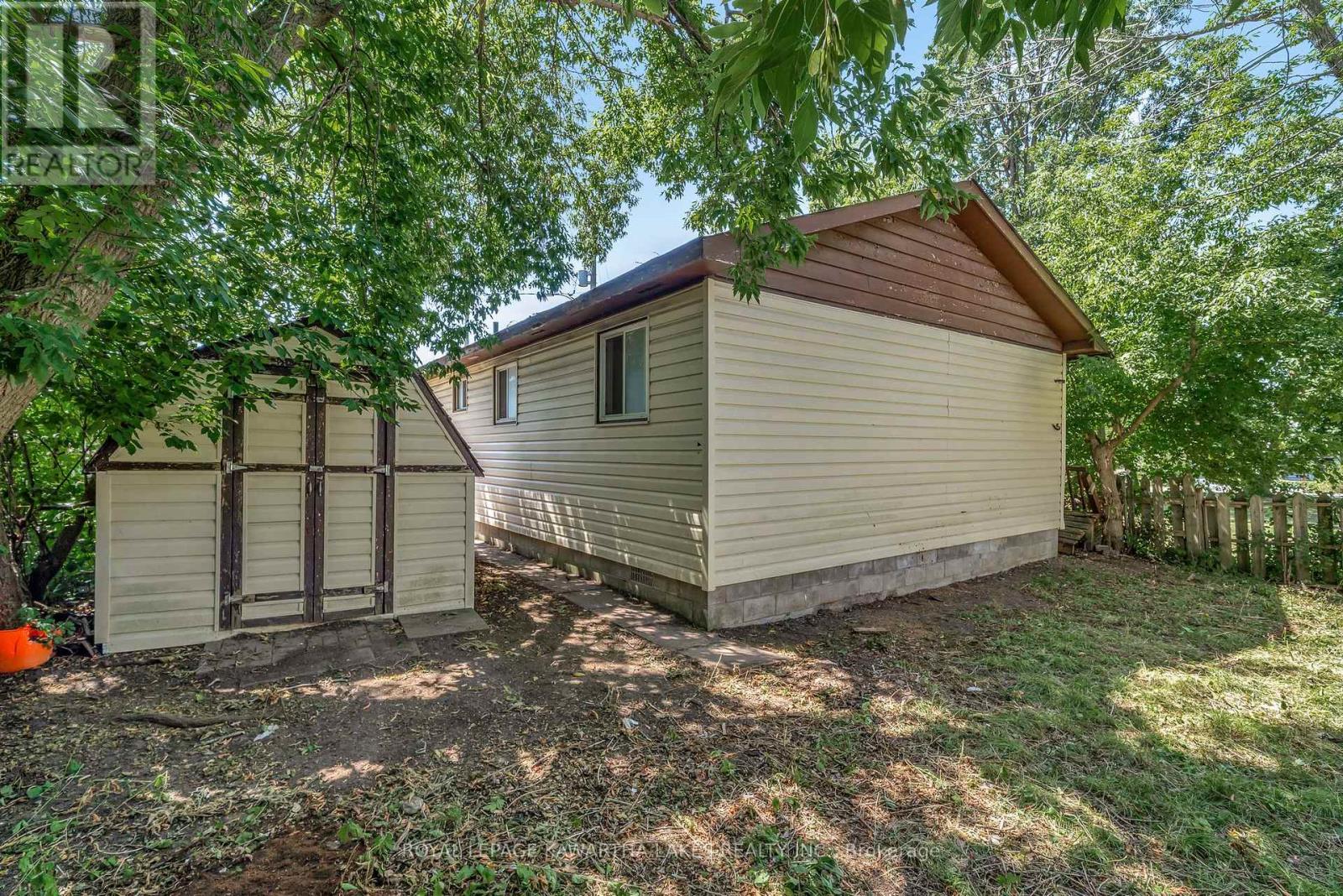 4 Bond Street E, Kawartha Lakes, Ontario  K9V 3P3 - Photo 31 - X12311415