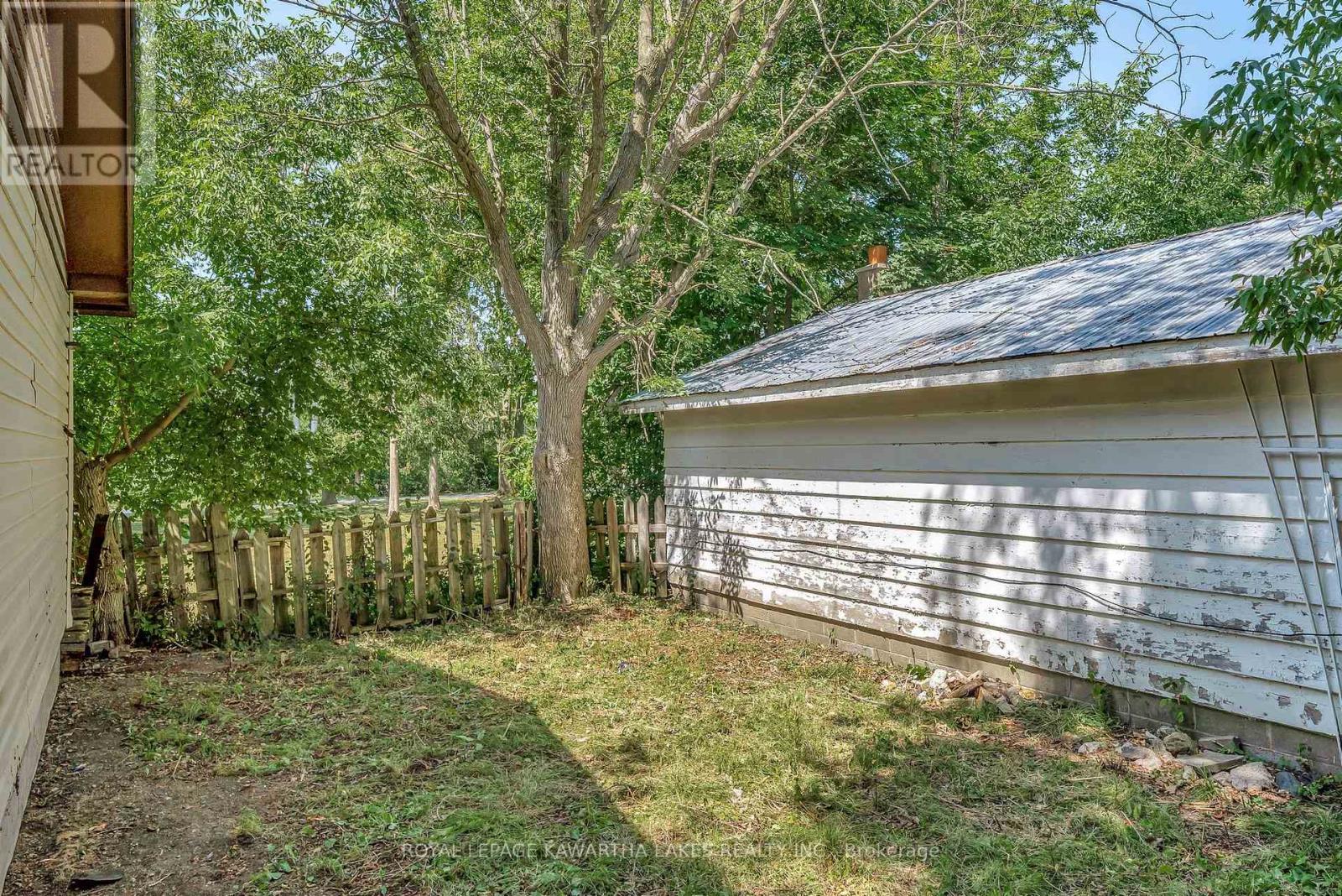4 Bond Street E, Kawartha Lakes, Ontario  K9V 3P3 - Photo 32 - X12311415