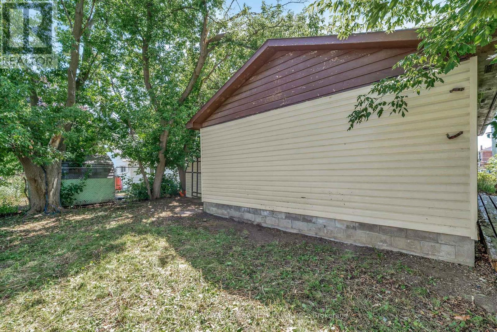 4 Bond Street E, Kawartha Lakes, Ontario  K9V 3P3 - Photo 33 - X12311415