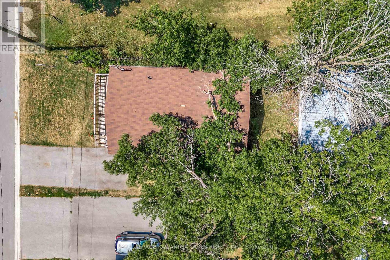4 Bond Street E, Kawartha Lakes, Ontario  K9V 3P3 - Photo 8 - X12311415
