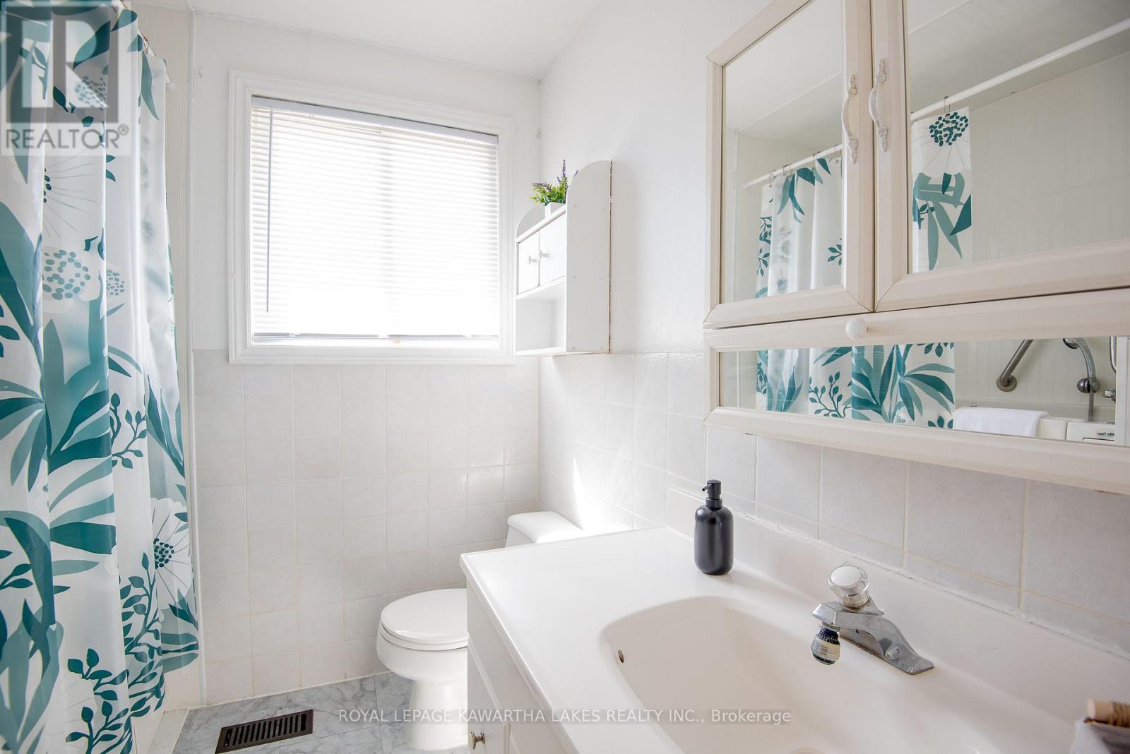 85 Thomas Drive, Kawartha Lakes, Ontario  K0M 1N0 - Photo 12 - X12333142