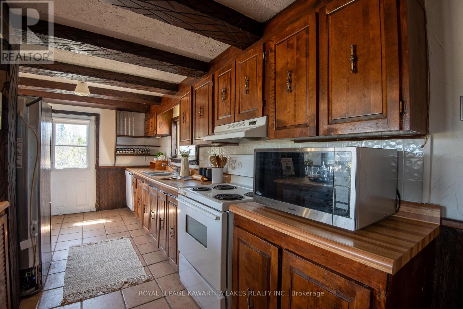 85 Thomas Drive, Kawartha Lakes, Ontario  K0M 1N0 - Photo 6 - X12333142