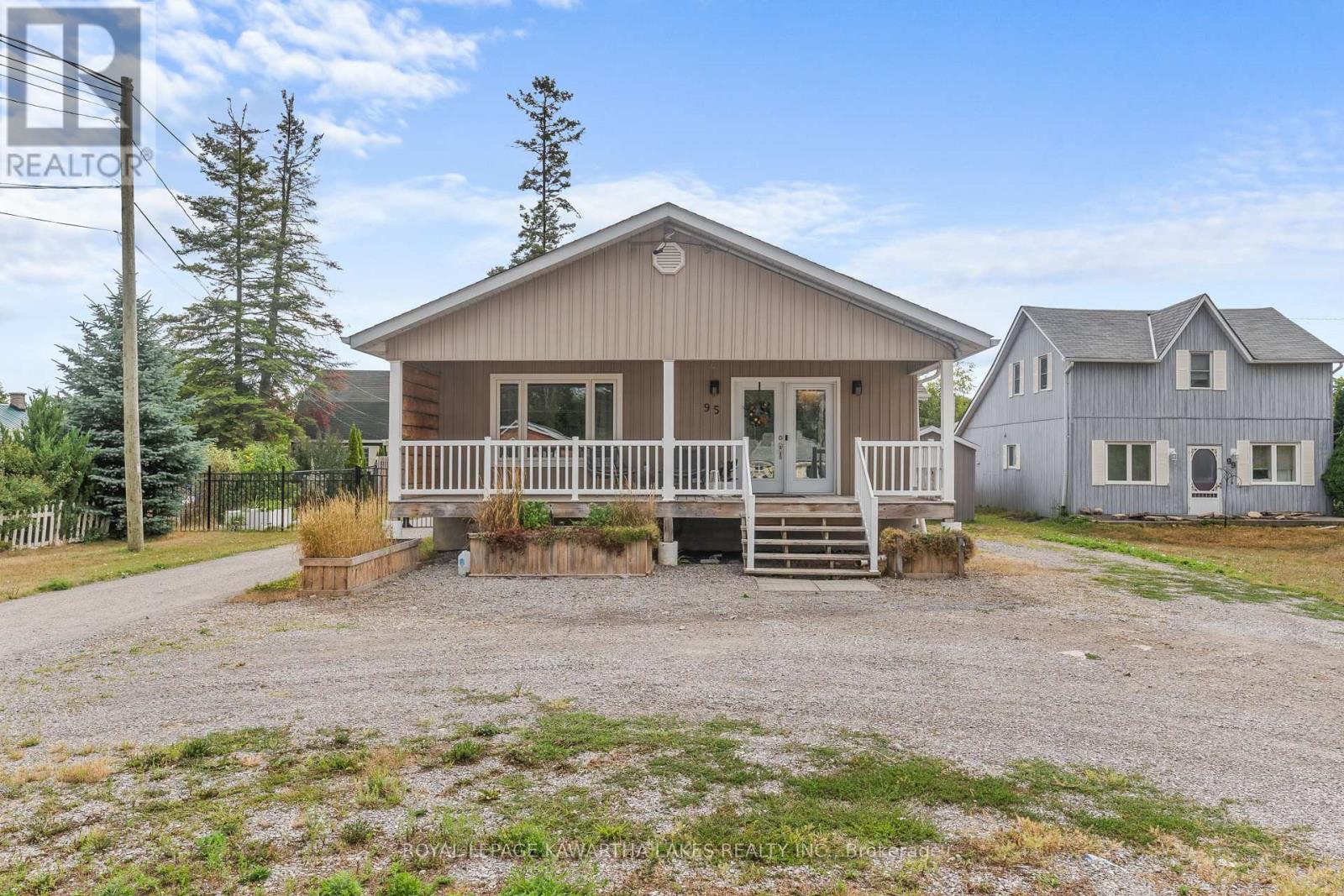 95 Lindsay Street, Kawartha Lakes, Ontario  K0M 1N0 - Photo 1 - X12344930