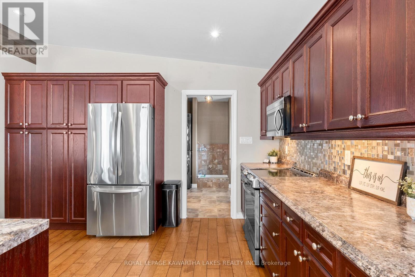 95 Lindsay Street, Kawartha Lakes, Ontario  K0M 1N0 - Photo 8 - X12344930