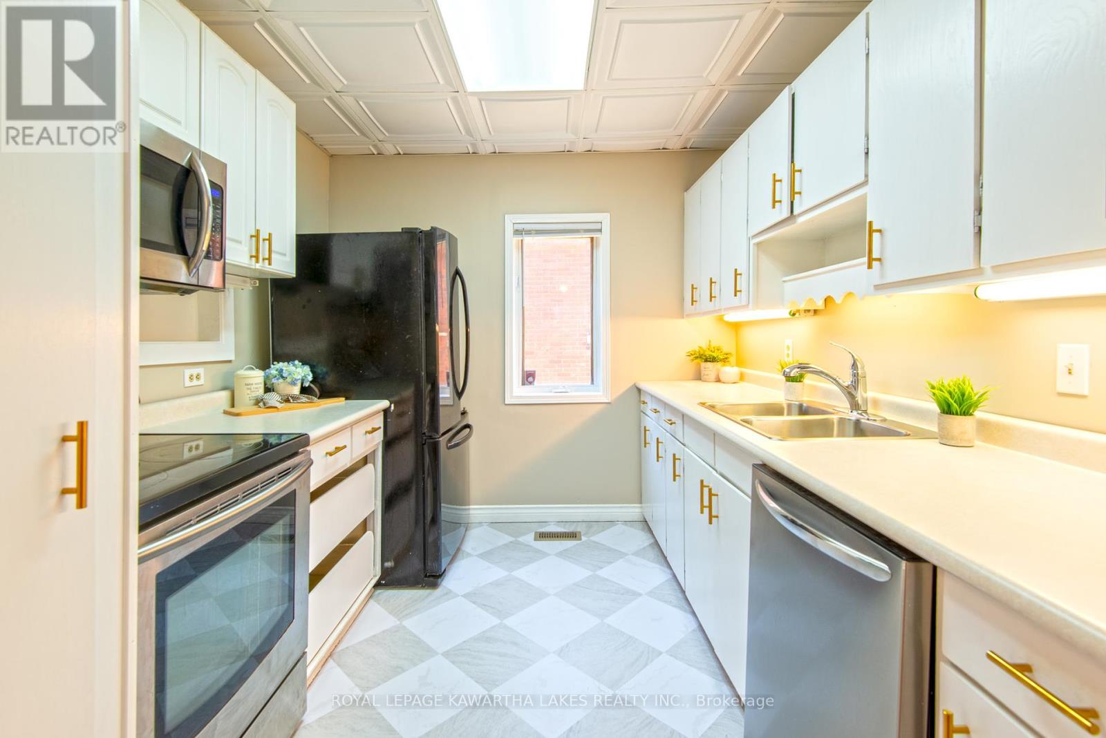 91 Glenelg Street W, Kawartha Lakes, Ontario  K9V 2V8 - Photo 8 - X12352452