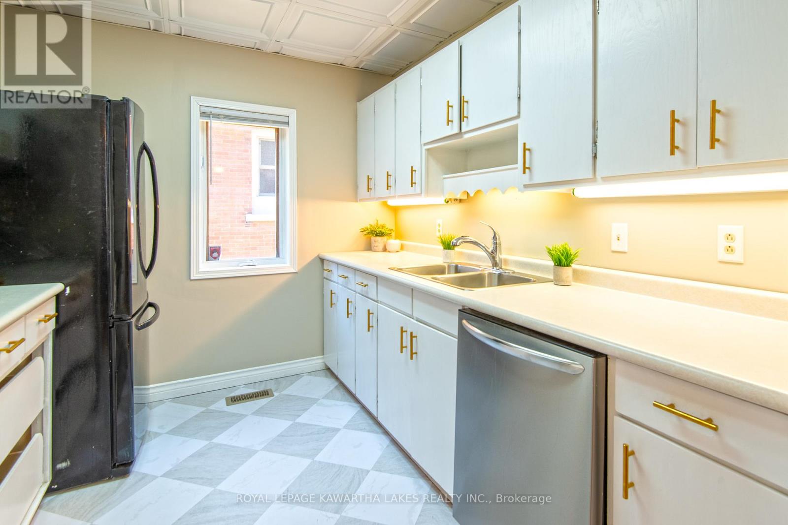 91 Glenelg Street W, Kawartha Lakes, Ontario  K9V 2V8 - Photo 9 - X12352452