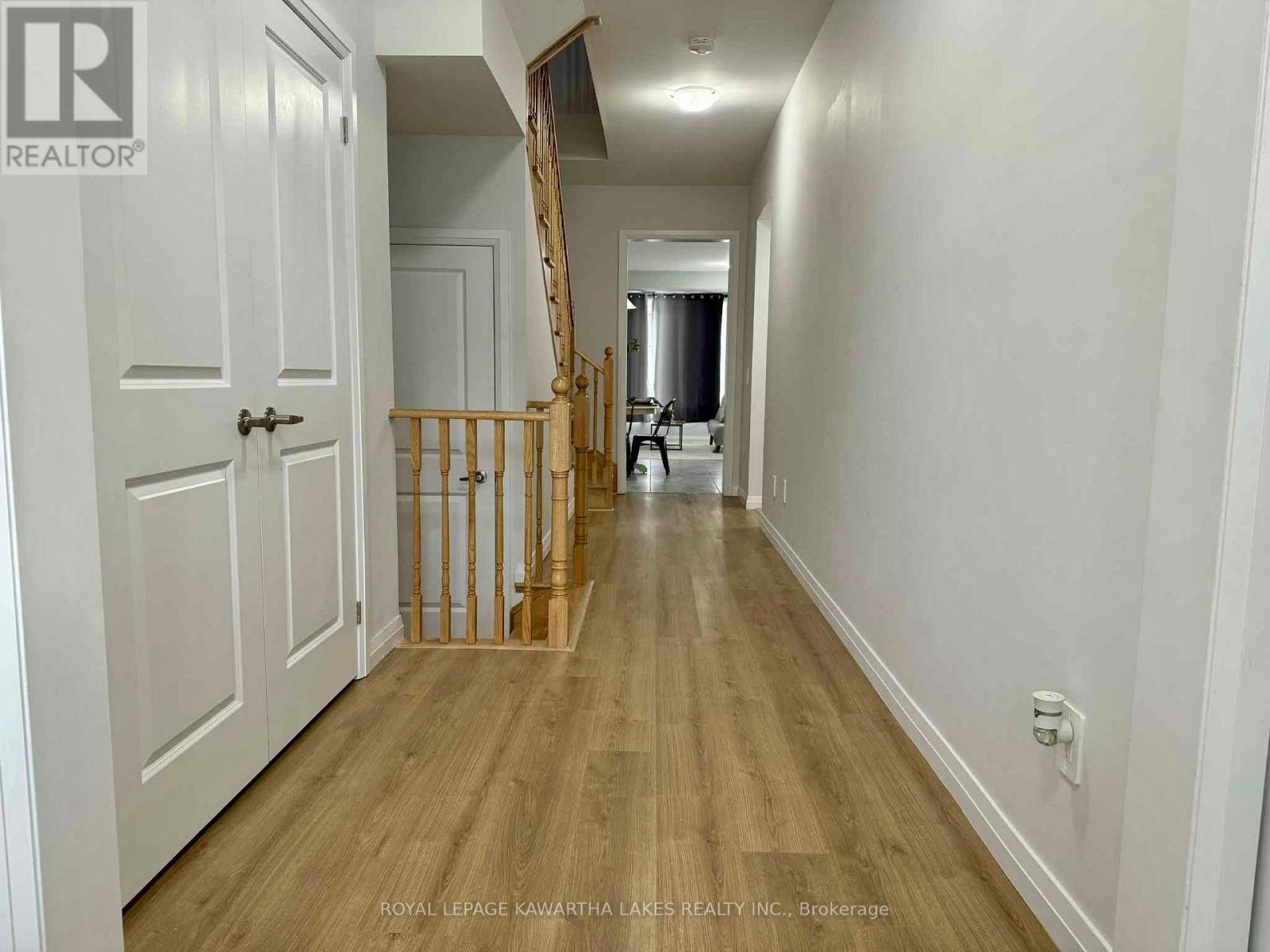 19 Keenan Street, Kawartha Lakes, Ontario  K9V 6C2 - Photo 2 - X12354421