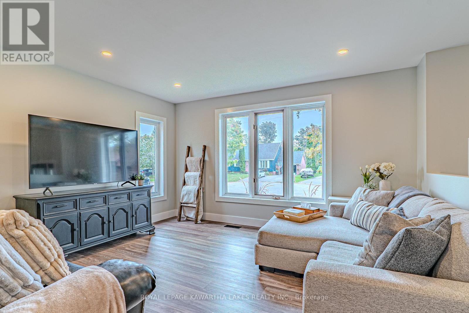 10 Don Court, Kawartha Lakes, Ontario  K9V 5T1 - Photo 11 - X12424844