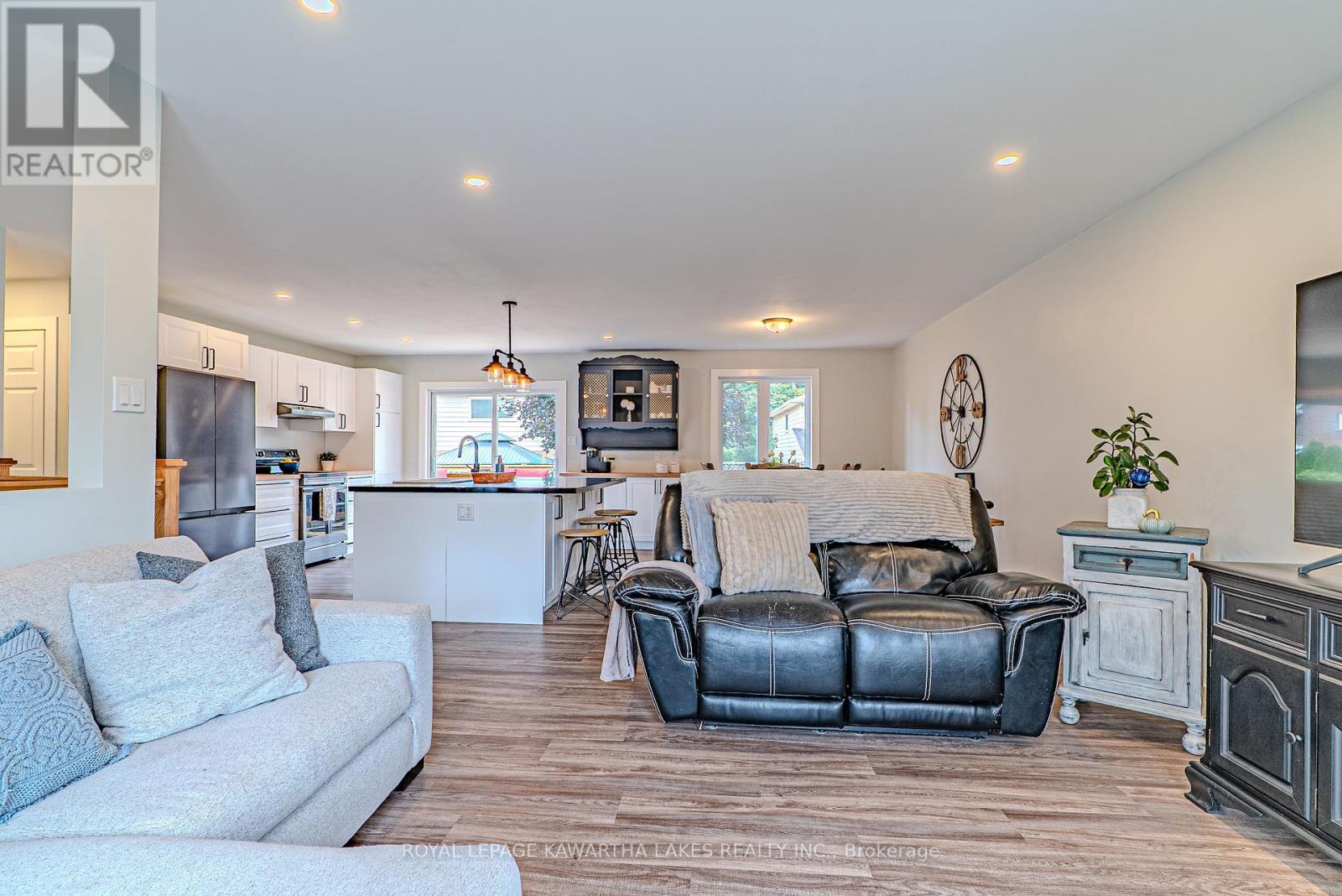 10 Don Court, Kawartha Lakes, Ontario  K9V 5T1 - Photo 12 - X12424844