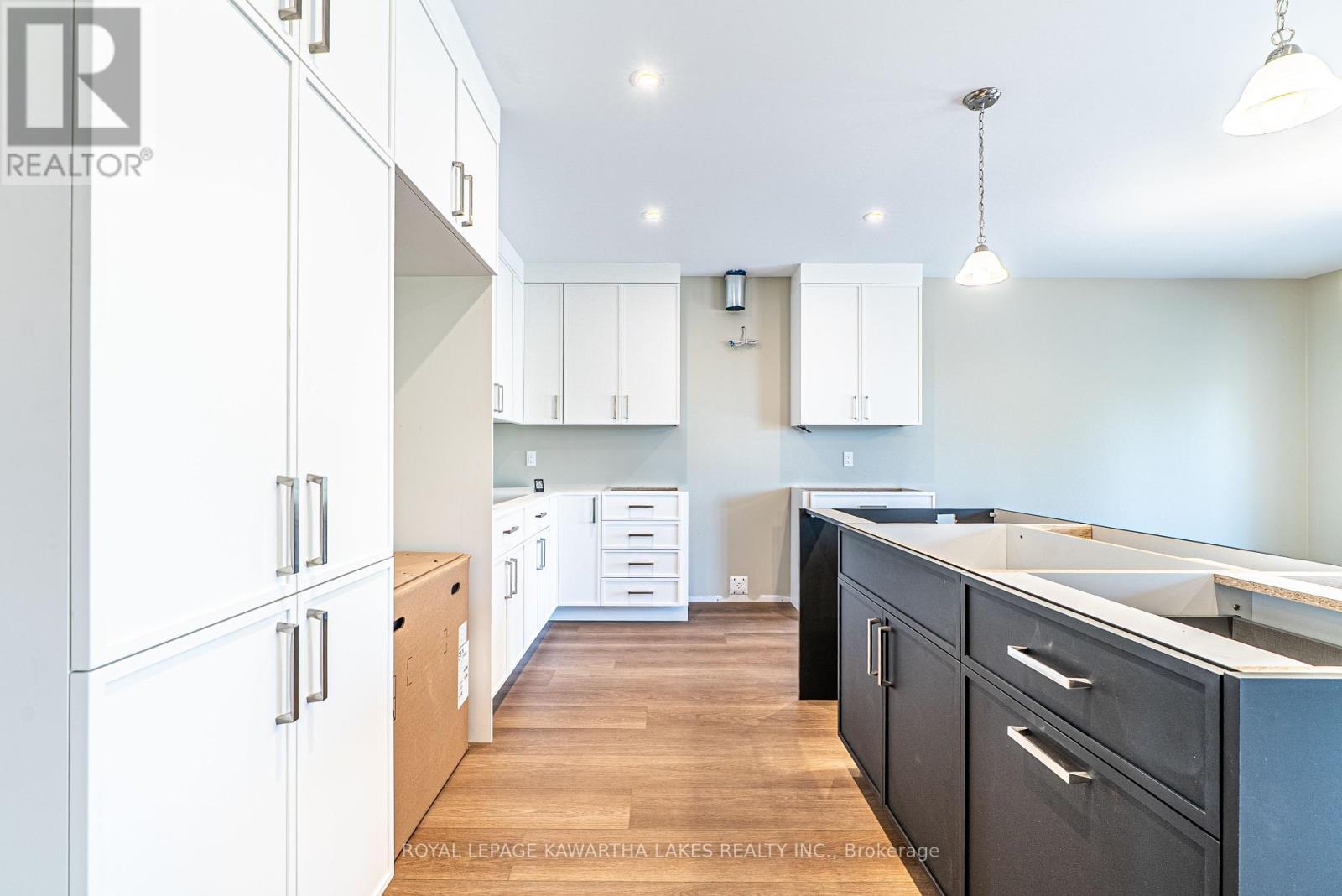 6 Patrick Street, Kawartha Lakes, Ontario  K0M 2B0 - Photo 10 - X12434489