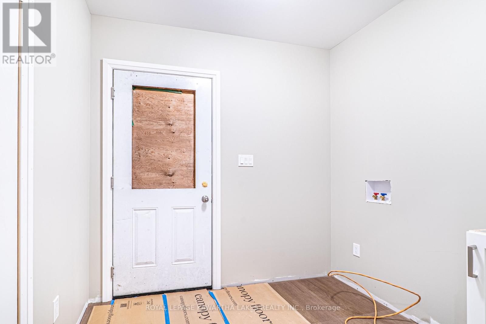 6 Patrick Street, Kawartha Lakes, Ontario  K0M 2B0 - Photo 19 - X12434489