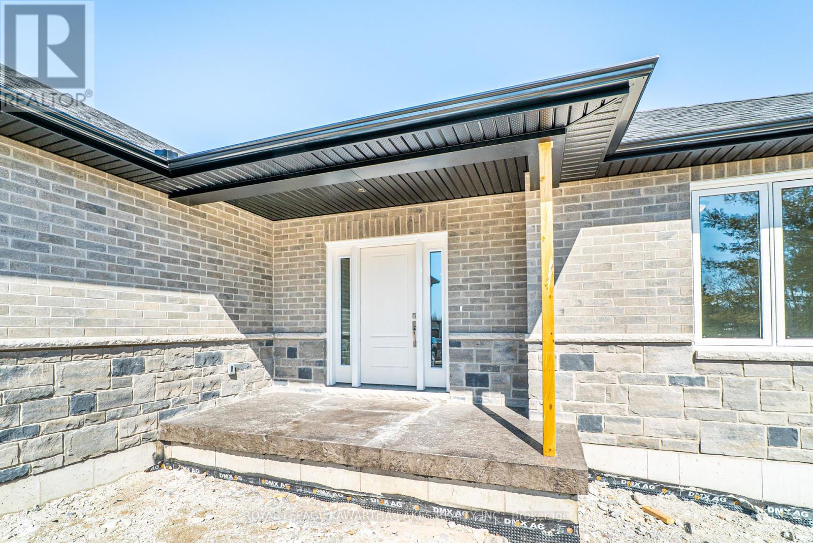 6 Patrick Street, Kawartha Lakes, Ontario  K0M 2B0 - Photo 2 - X12434489