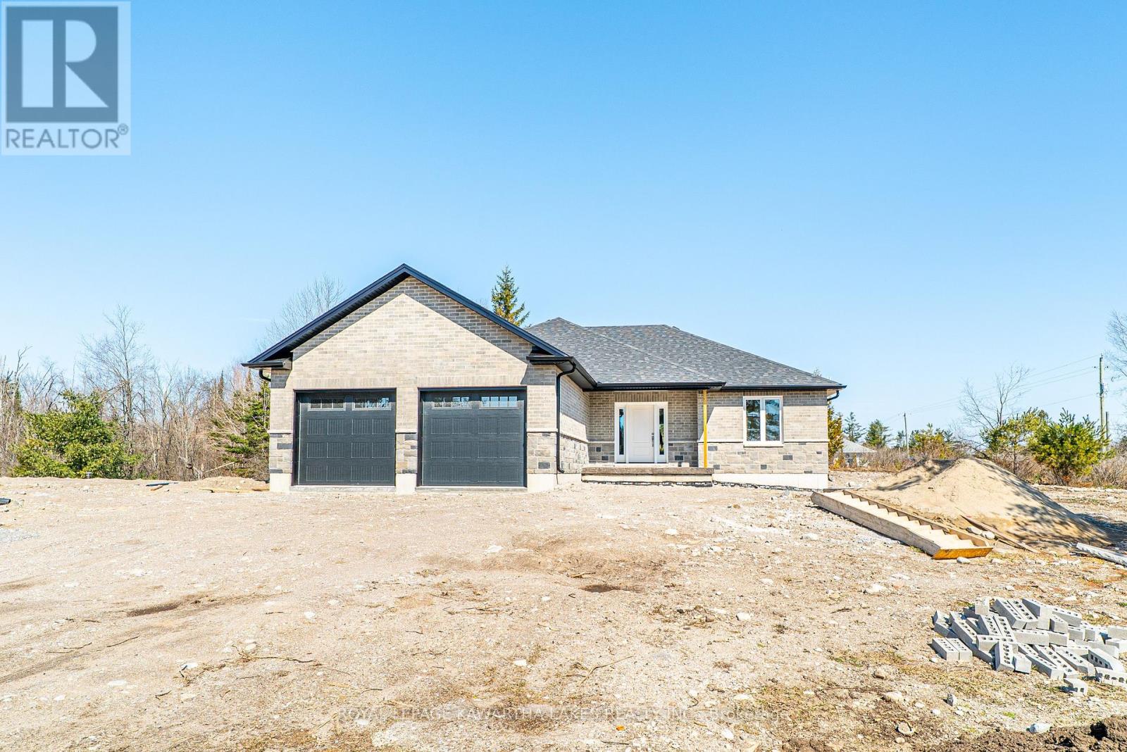 6 Patrick Street, Kawartha Lakes, Ontario  K0M 2B0 - Photo 3 - X12434489