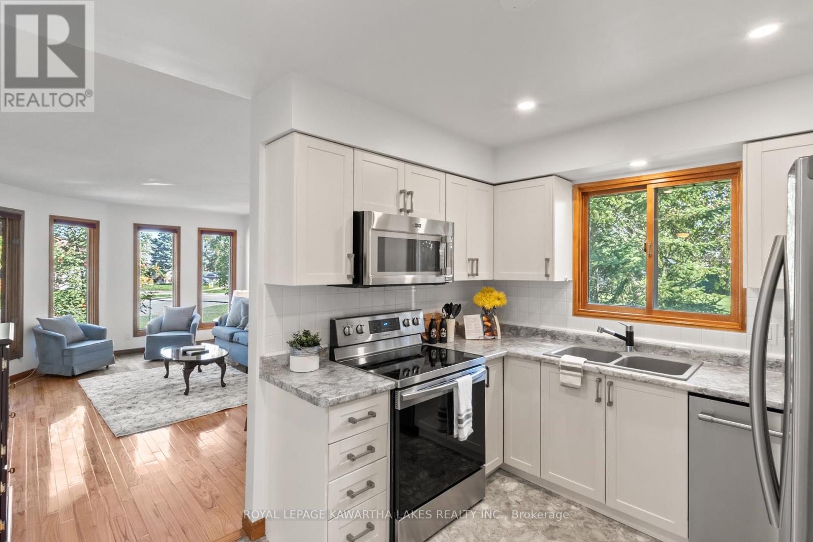 195 Elgin Street W, Kawartha Lakes, Ontario  K9V 6B1 - Photo 11 - X12445130