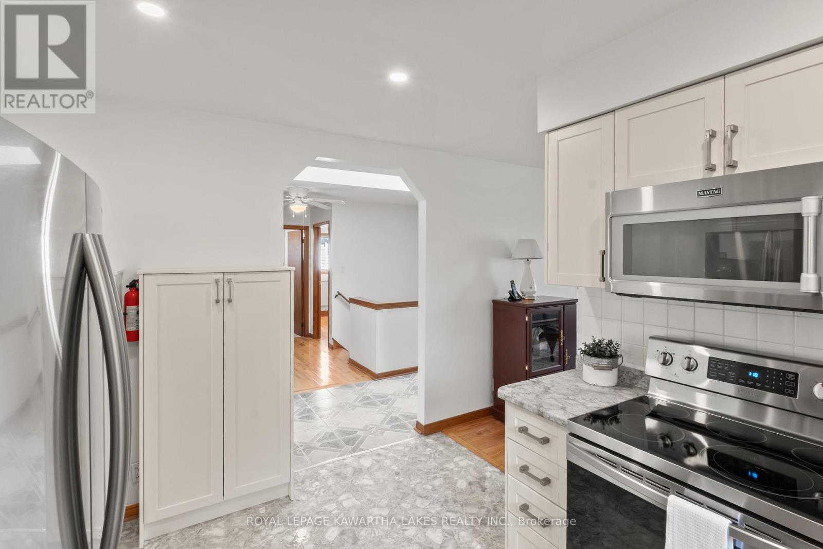 195 Elgin Street W, Kawartha Lakes, Ontario  K9V 6B1 - Photo 12 - X12445130