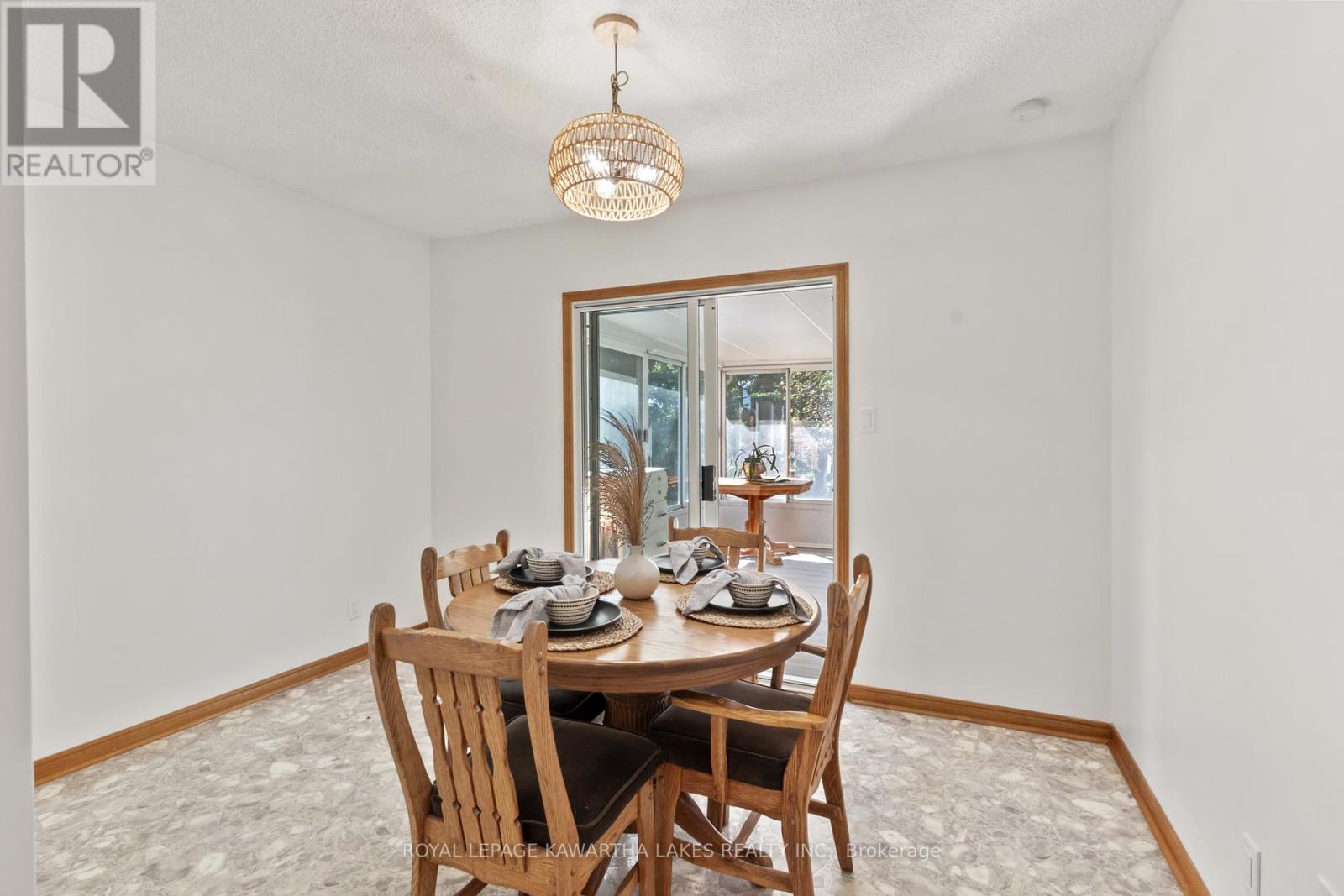 195 Elgin Street W, Kawartha Lakes, Ontario  K9V 6B1 - Photo 14 - X12445130