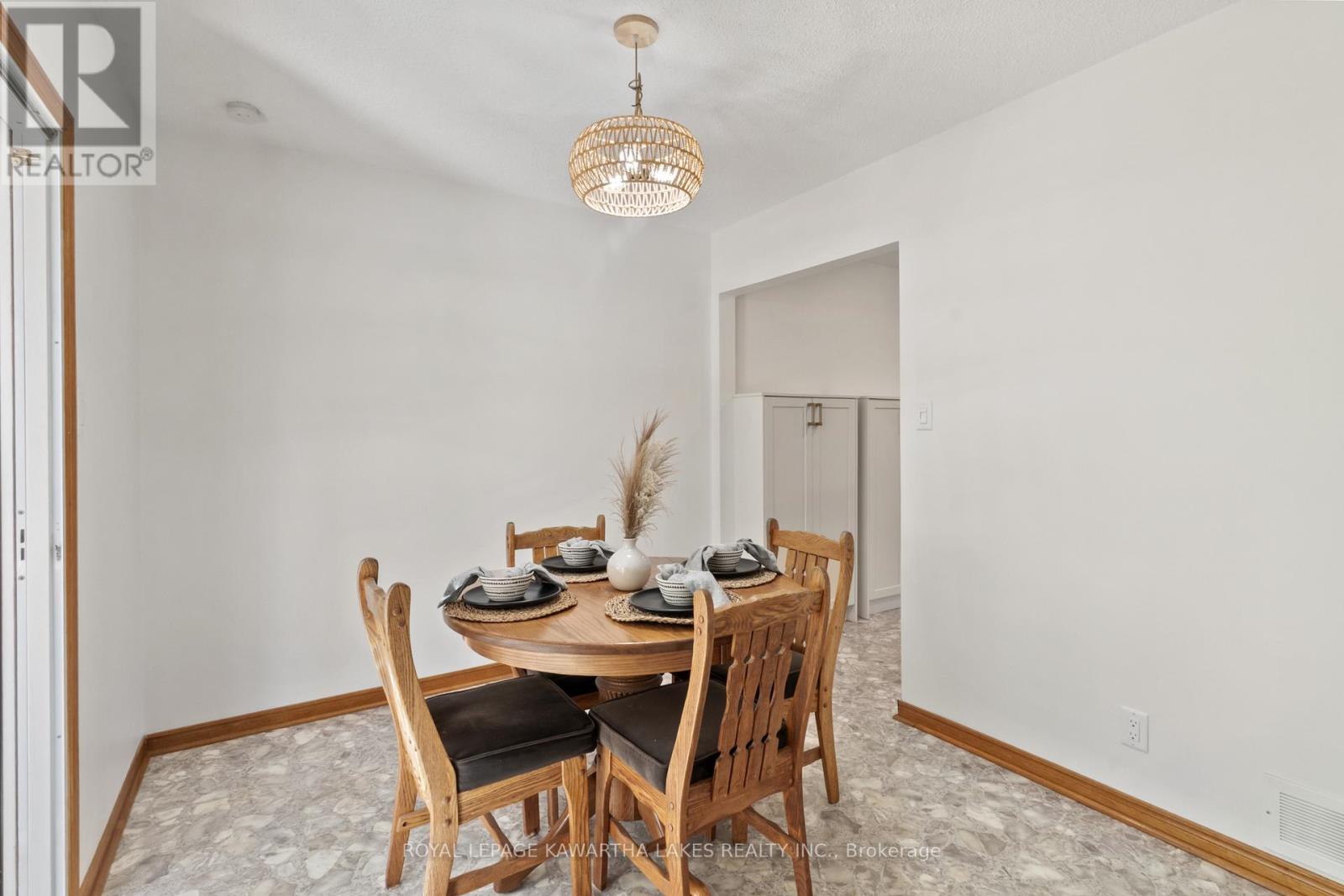 195 Elgin Street W, Kawartha Lakes, Ontario  K9V 6B1 - Photo 15 - X12445130