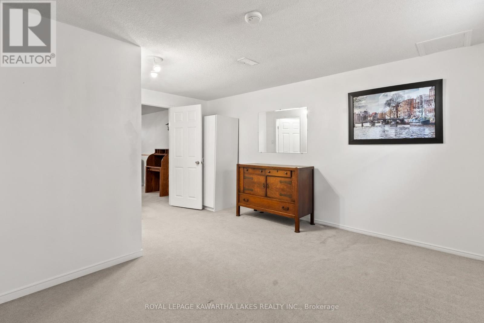 195 Elgin Street W, Kawartha Lakes, Ontario  K9V 6B1 - Photo 32 - X12445130