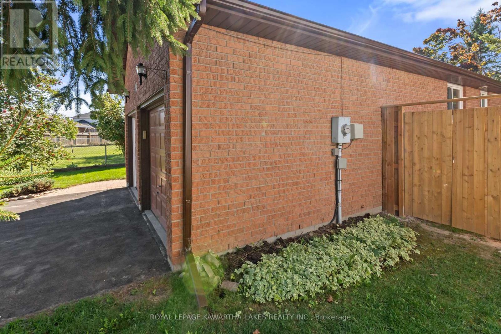 195 Elgin Street W, Kawartha Lakes, Ontario  K9V 6B1 - Photo 37 - X12445130