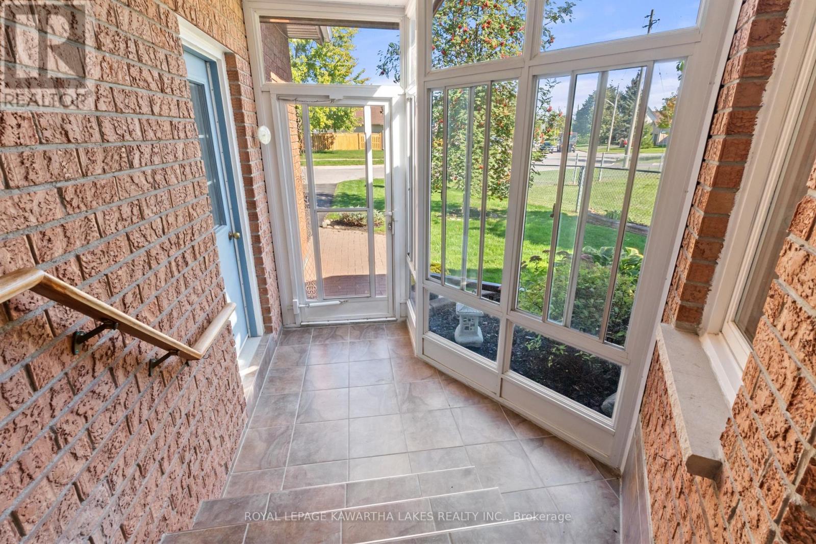 195 Elgin Street W, Kawartha Lakes, Ontario  K9V 6B1 - Photo 4 - X12445130