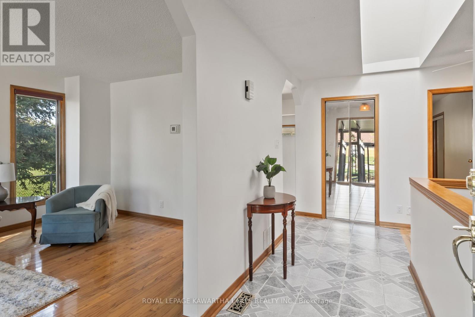 195 Elgin Street W, Kawartha Lakes, Ontario  K9V 6B1 - Photo 5 - X12445130