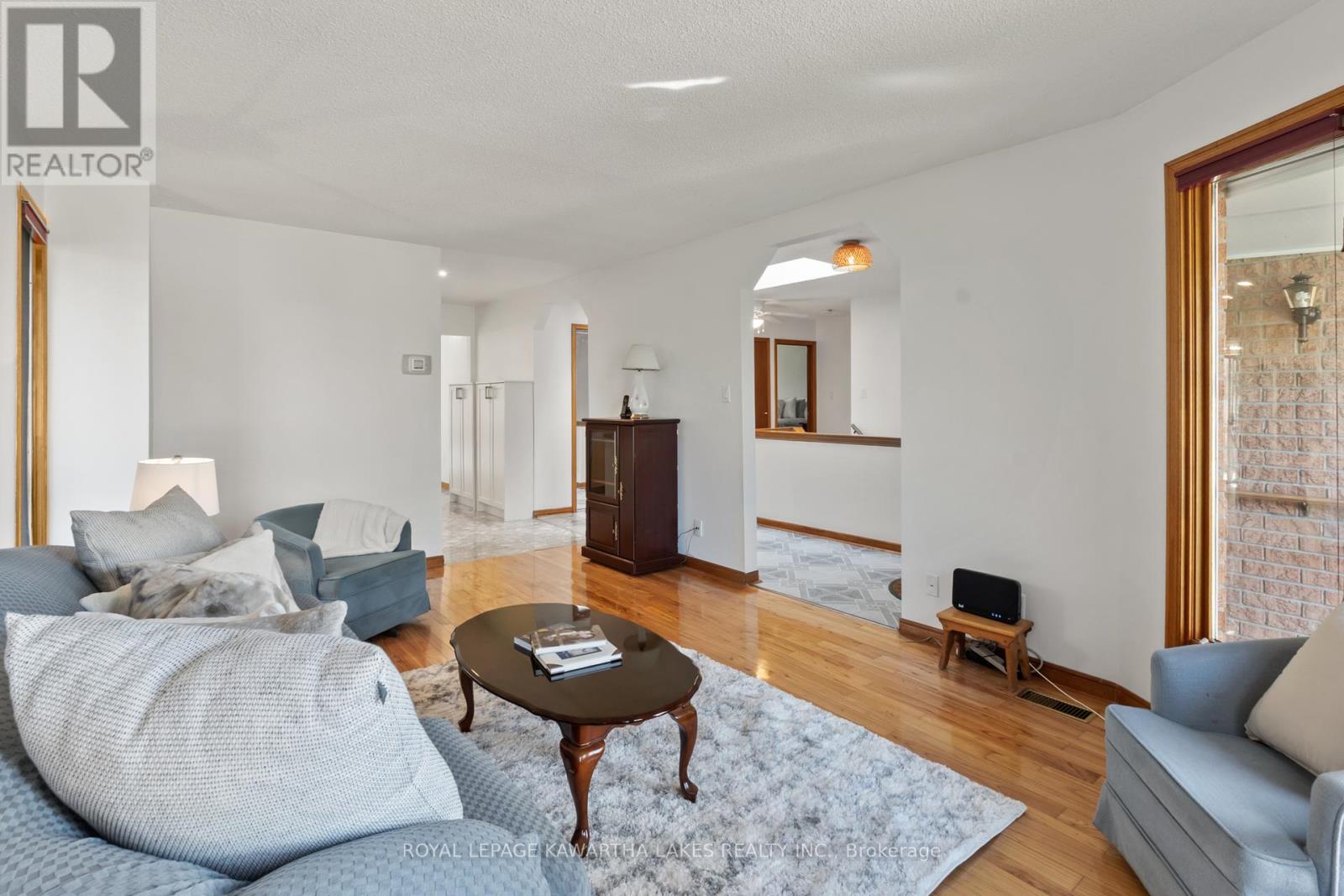 195 Elgin Street W, Kawartha Lakes, Ontario  K9V 6B1 - Photo 9 - X12445130