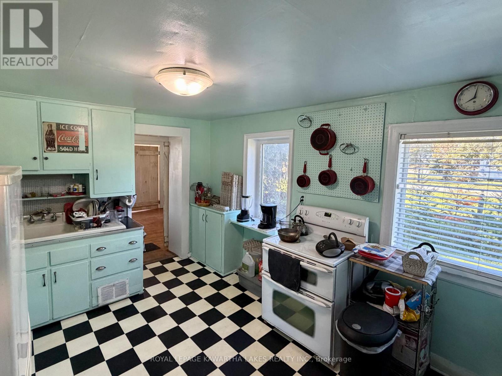 833 Woodville Road, Kawartha Lakes, Ontario  K0M 2T0 - Photo 15 - X12456328