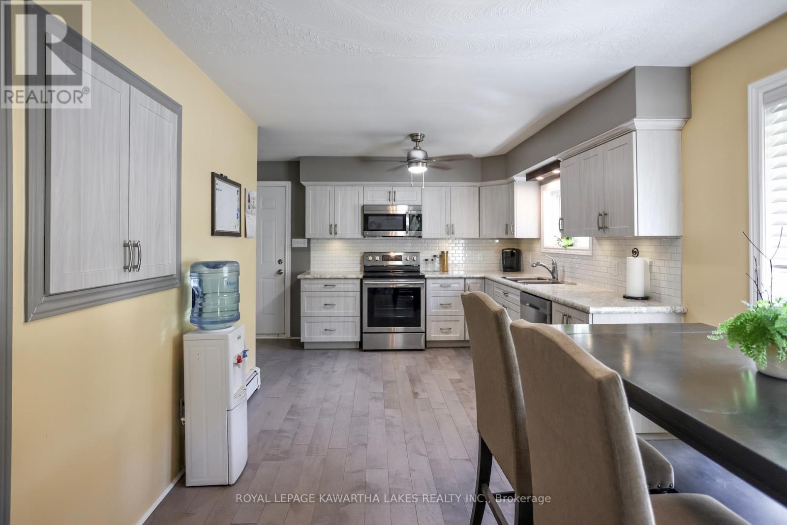 1185 Zoschke Drive, Penetanguishene, Ontario  L9M 2C4 - Photo 10 - S12456688