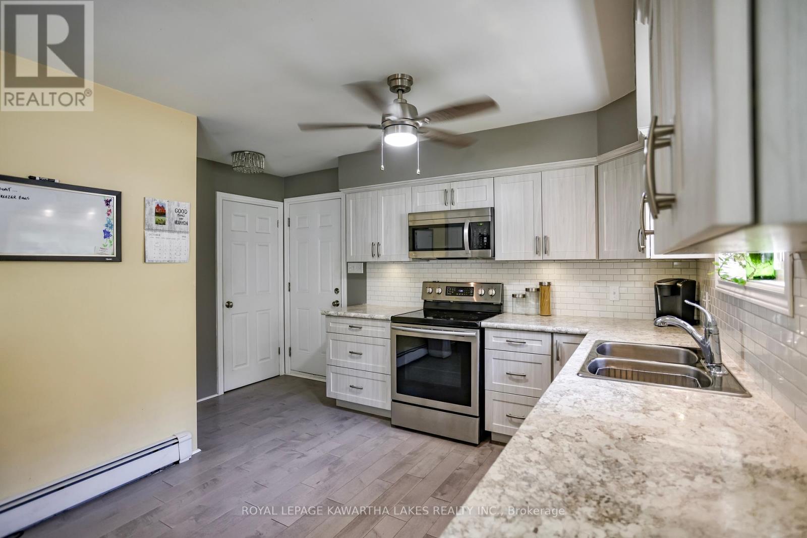 1185 Zoschke Drive, Penetanguishene, Ontario  L9M 2C4 - Photo 12 - S12456688