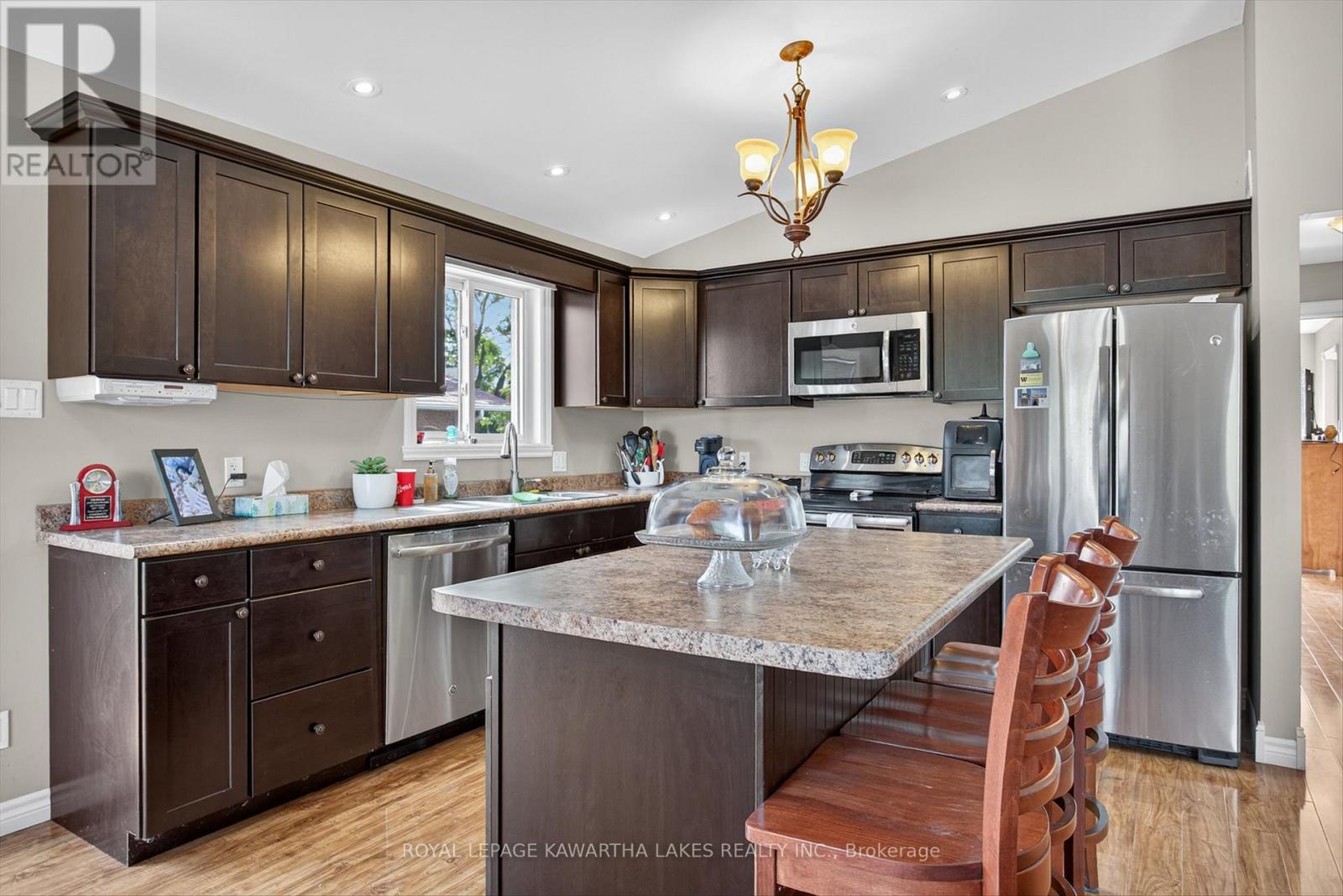 21 Hillside Drive, Kawartha Lakes, Ontario  K9V 1A3 - Photo 10 - X12467476